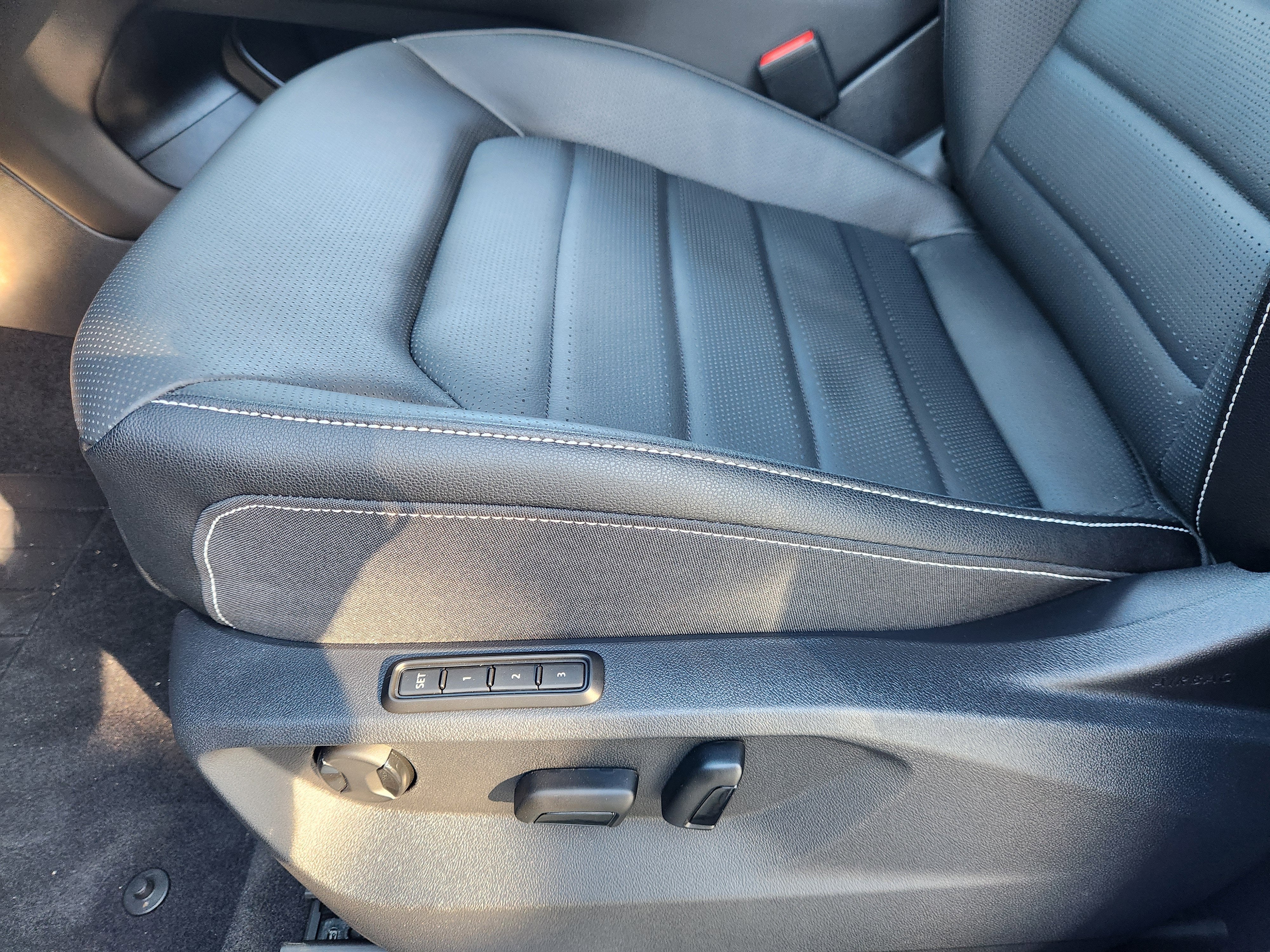 2026 Volkswagen Atlas Cross Sport 2.0T SEL R-Line Black