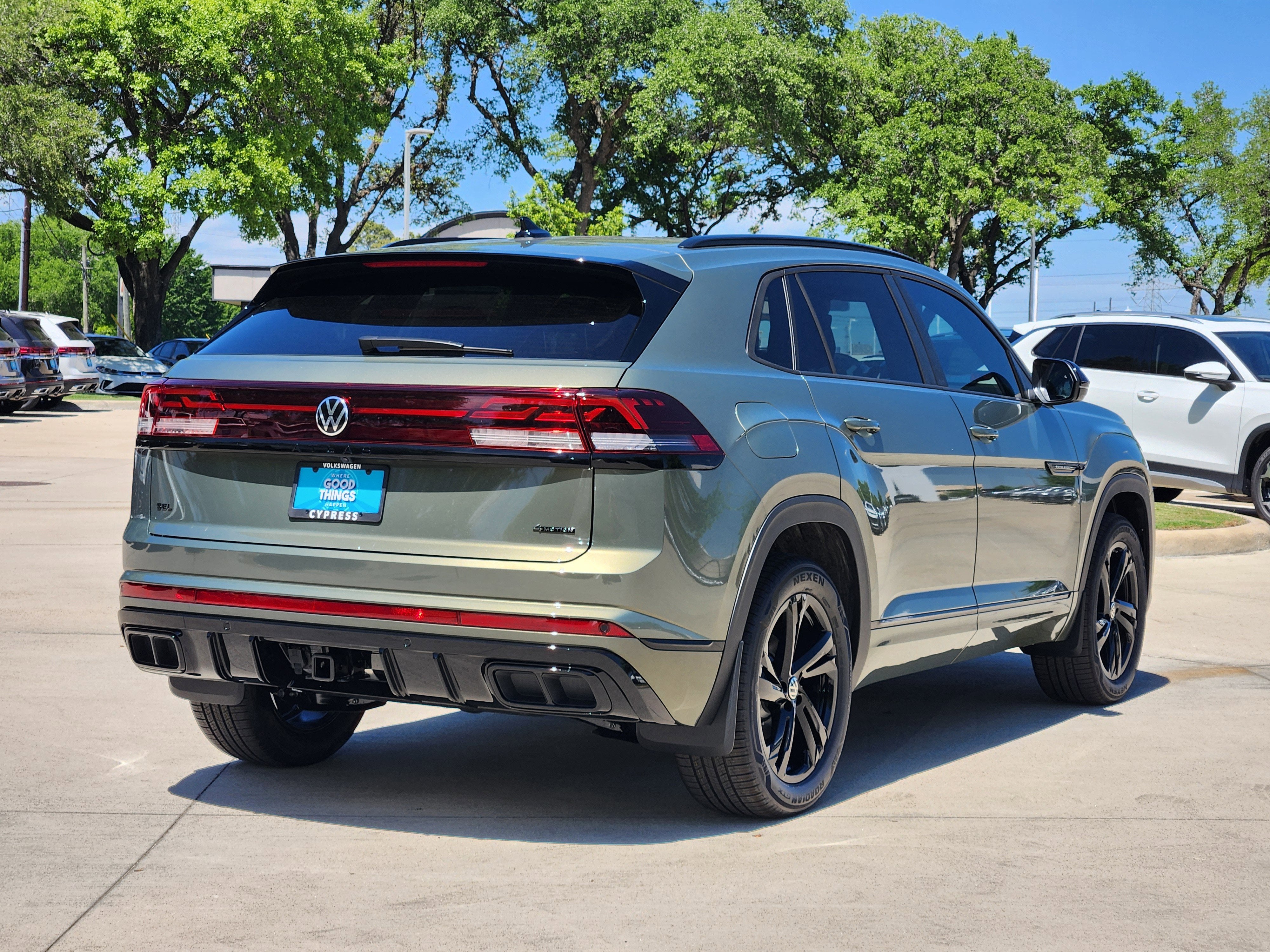 2026 Volkswagen Atlas Cross Sport 2.0T SEL R-Line Black