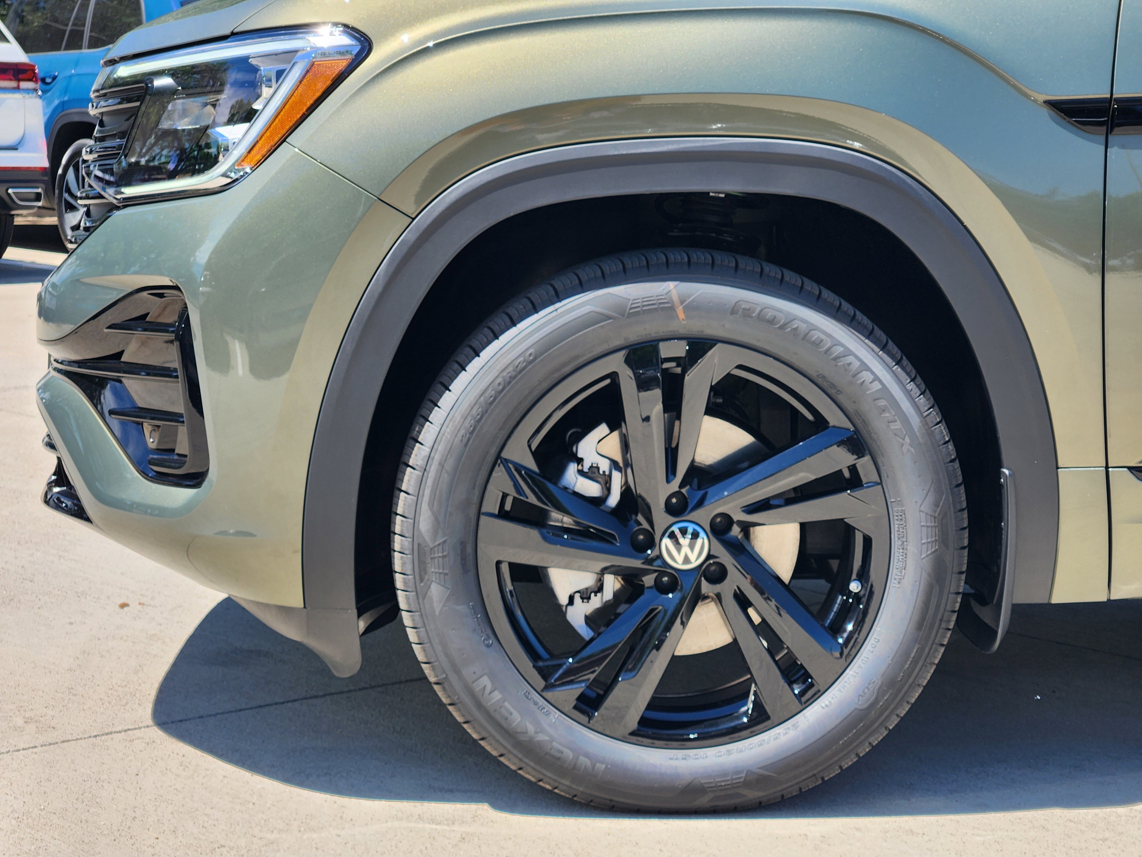 2026 Volkswagen Atlas Cross Sport 2.0T SEL R-Line Black