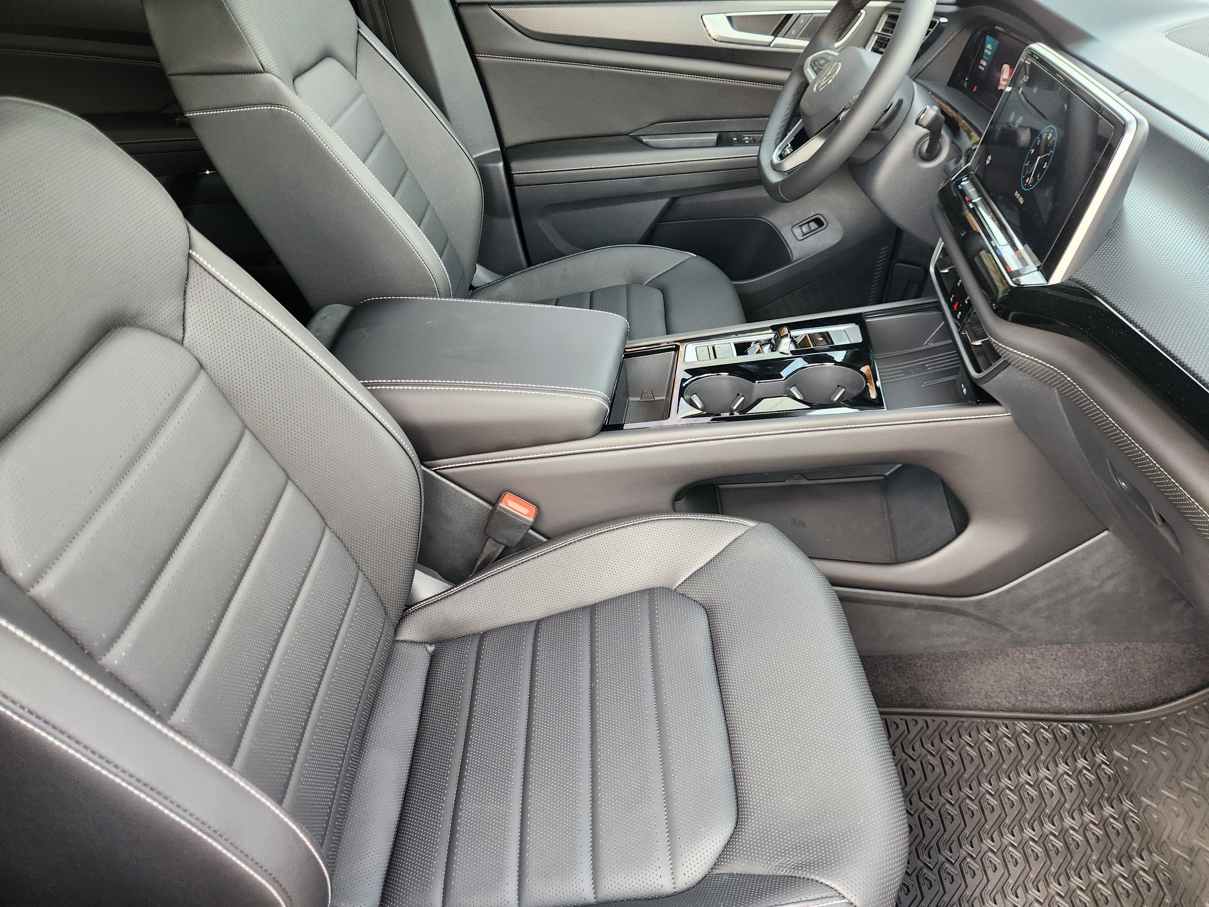2026 Volkswagen Atlas Cross Sport 2.0T SEL R-Line Black