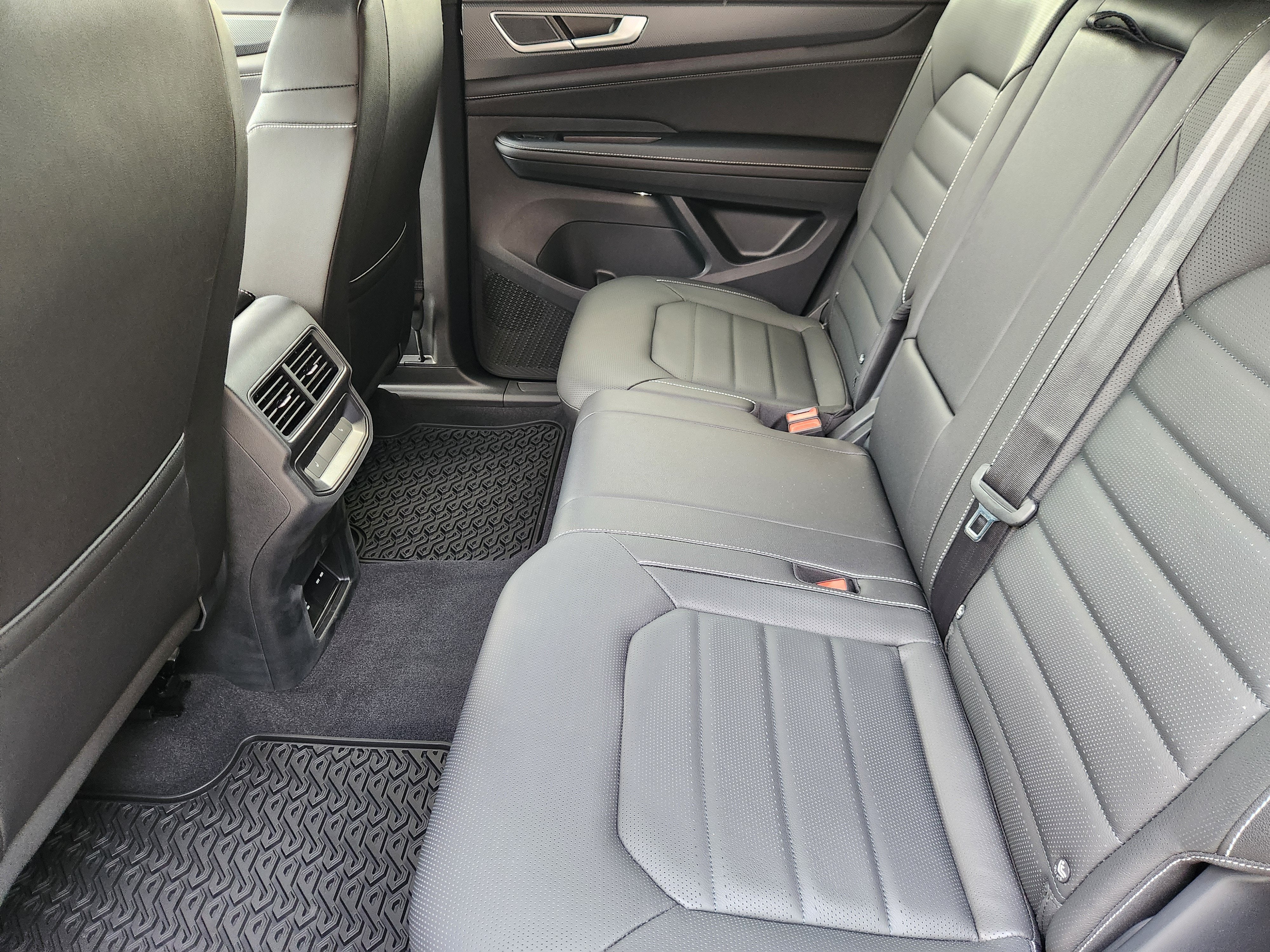 2026 Volkswagen Atlas Cross Sport 2.0T SEL R-Line Black