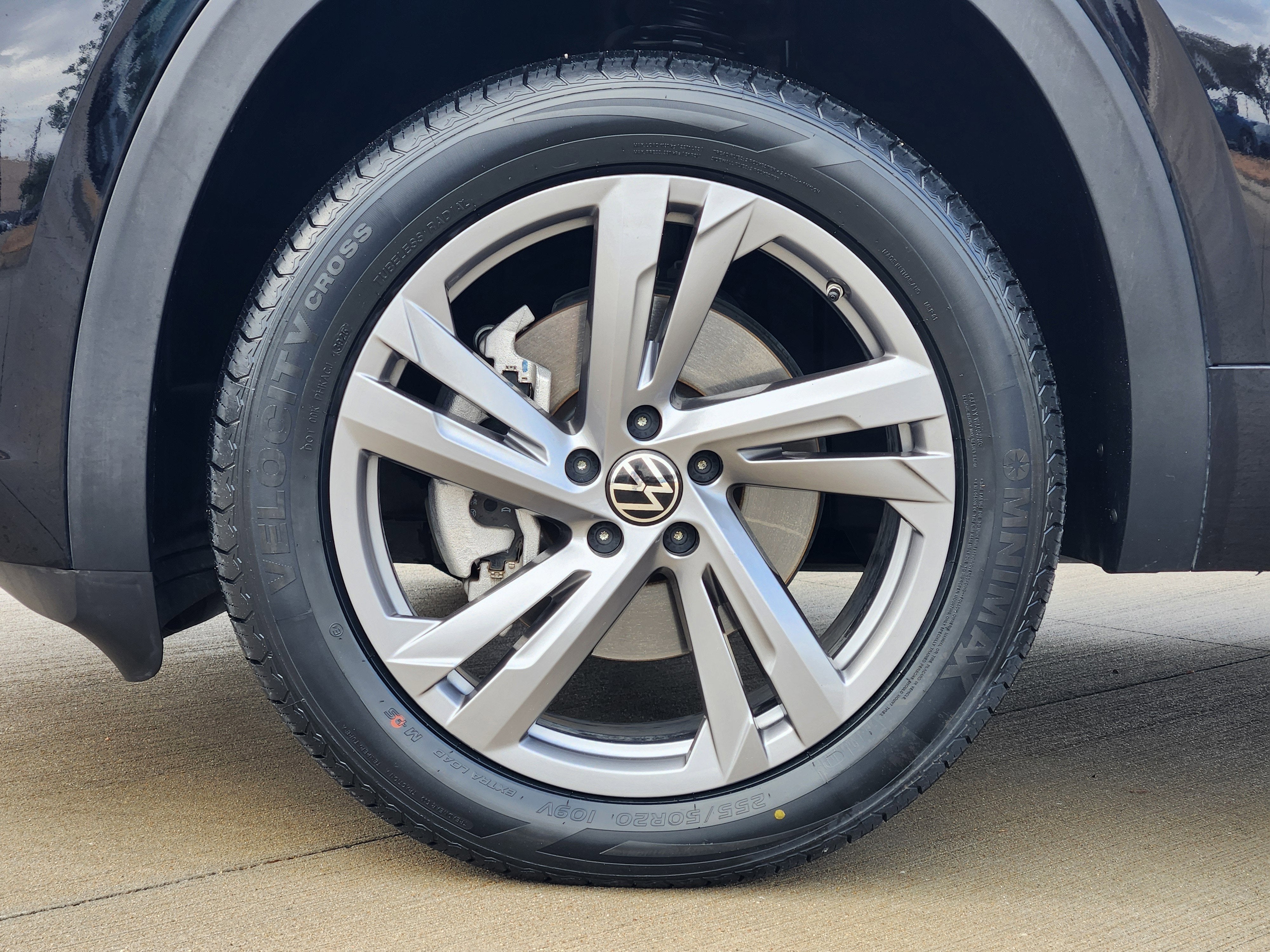 2024 Volkswagen Atlas Cross Sport 2.0T SEL R-Line