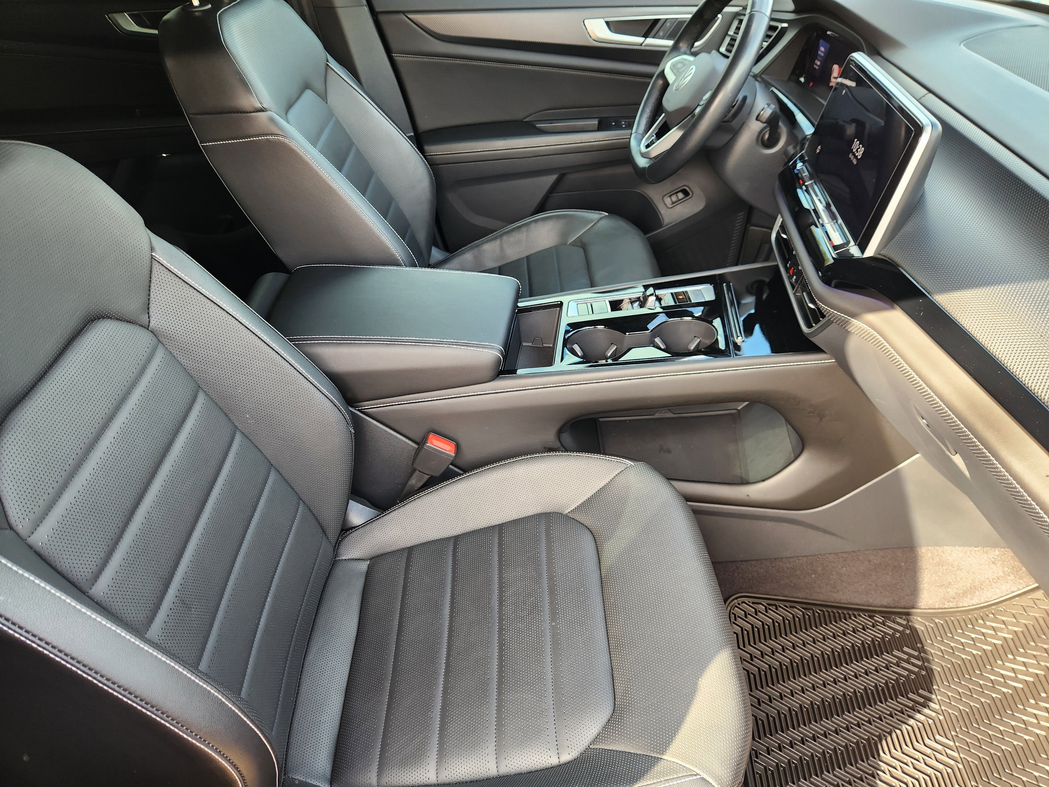 2024 Volkswagen Atlas Cross Sport 2.0T SEL R-Line