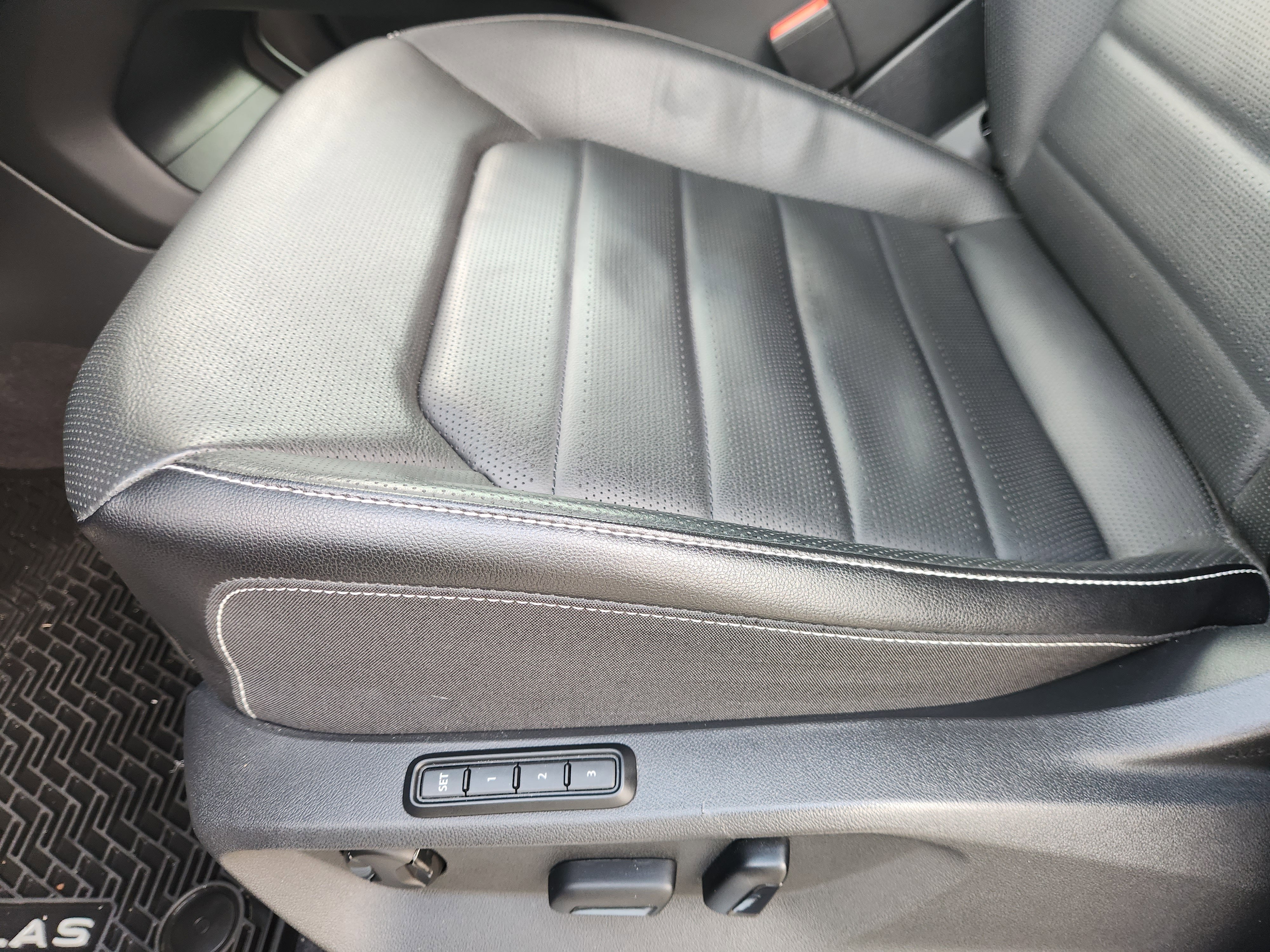 2024 Volkswagen Atlas Cross Sport 2.0T SEL R-Line