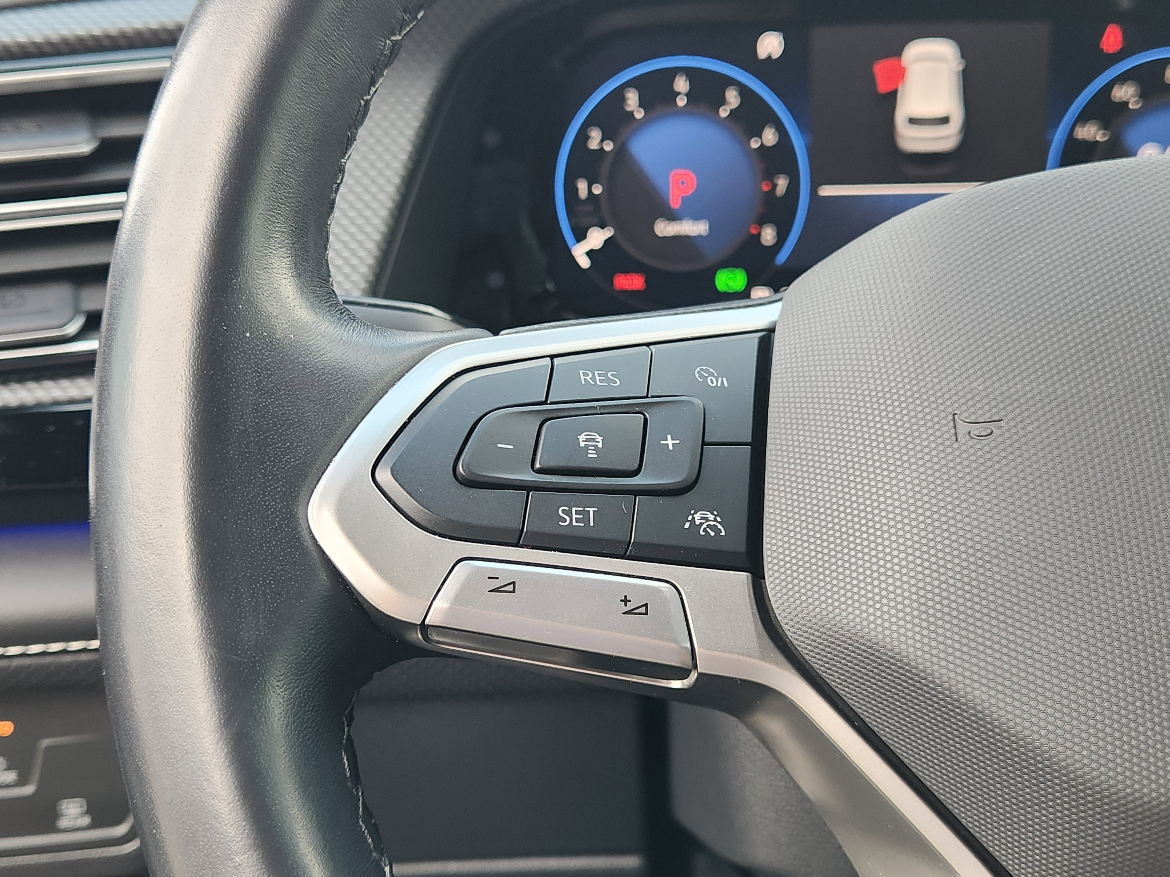 2024 Volkswagen Atlas Cross Sport 2.0T SEL R-Line