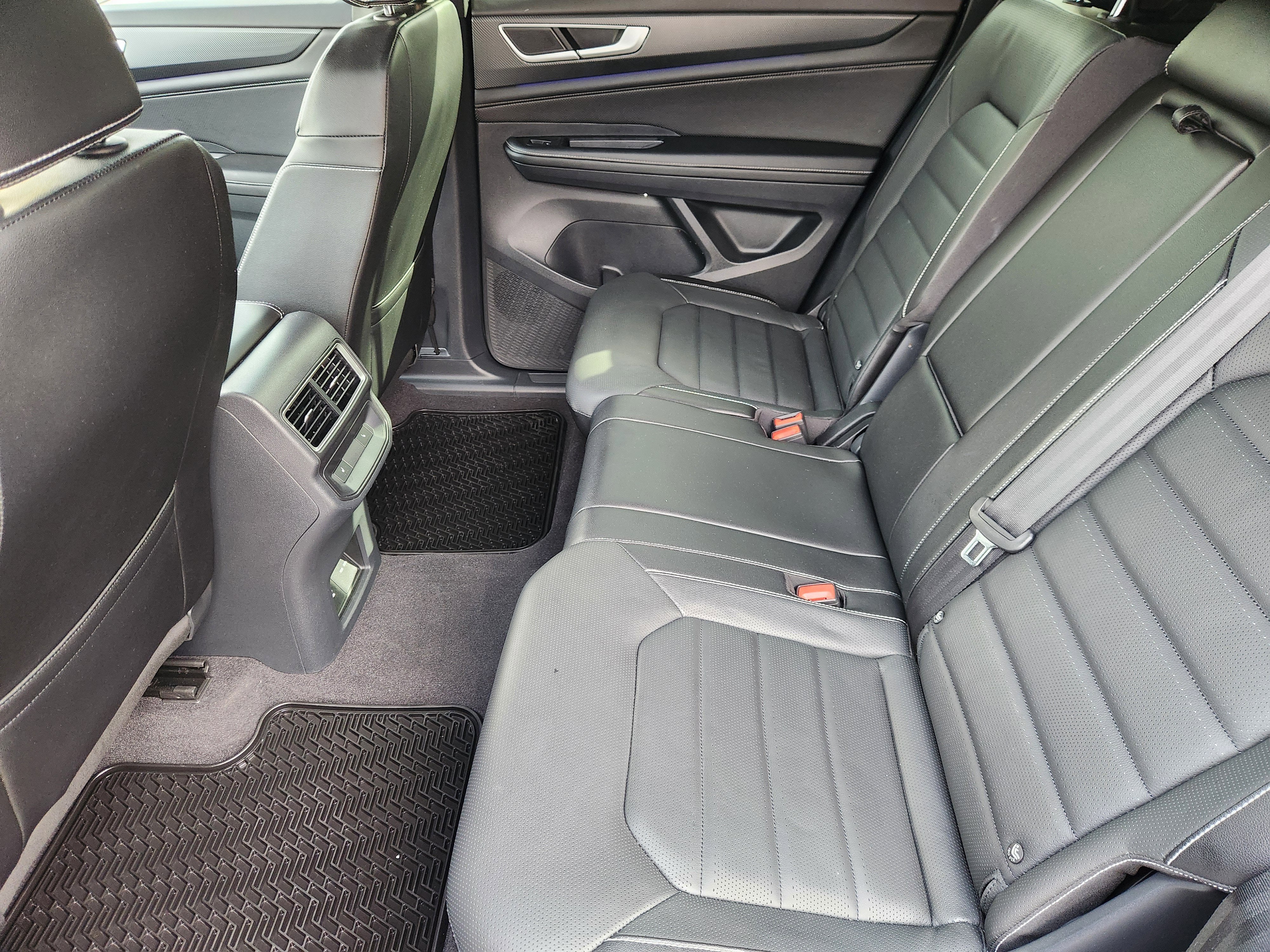 2024 Volkswagen Atlas Cross Sport 2.0T SEL R-Line