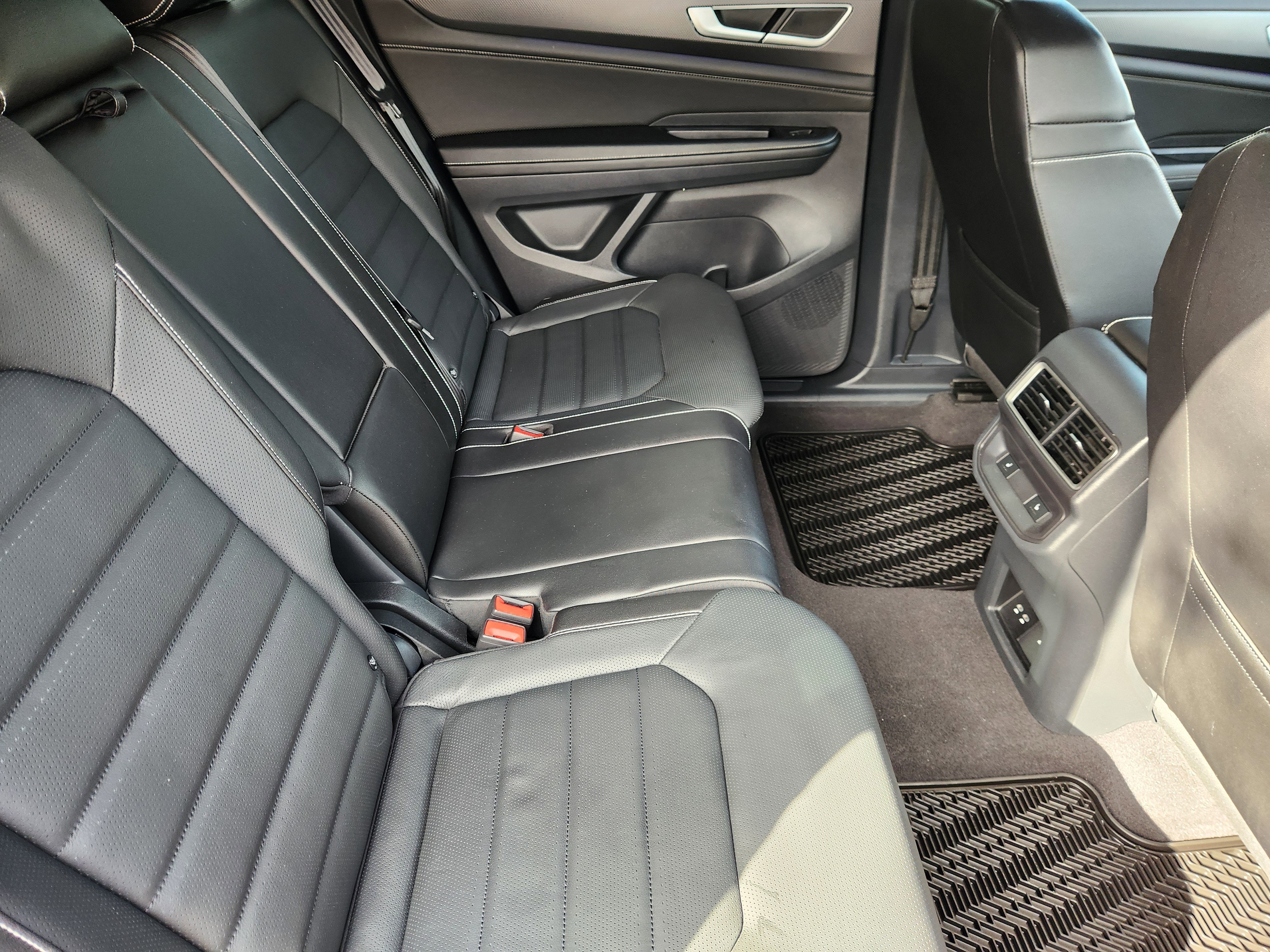 2024 Volkswagen Atlas Cross Sport 2.0T SEL R-Line