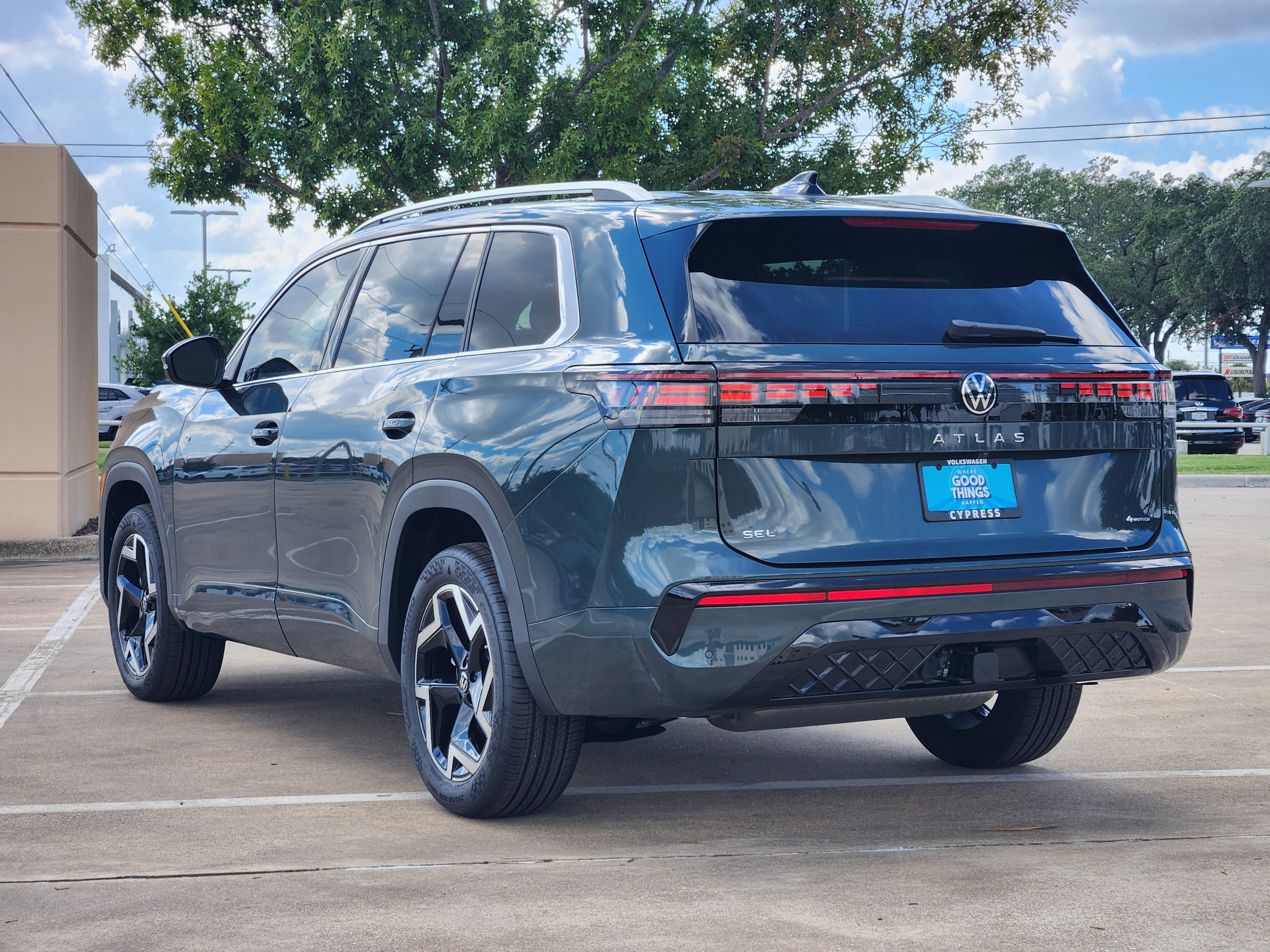 2027 Volkswagen Atlas SEL R-Line