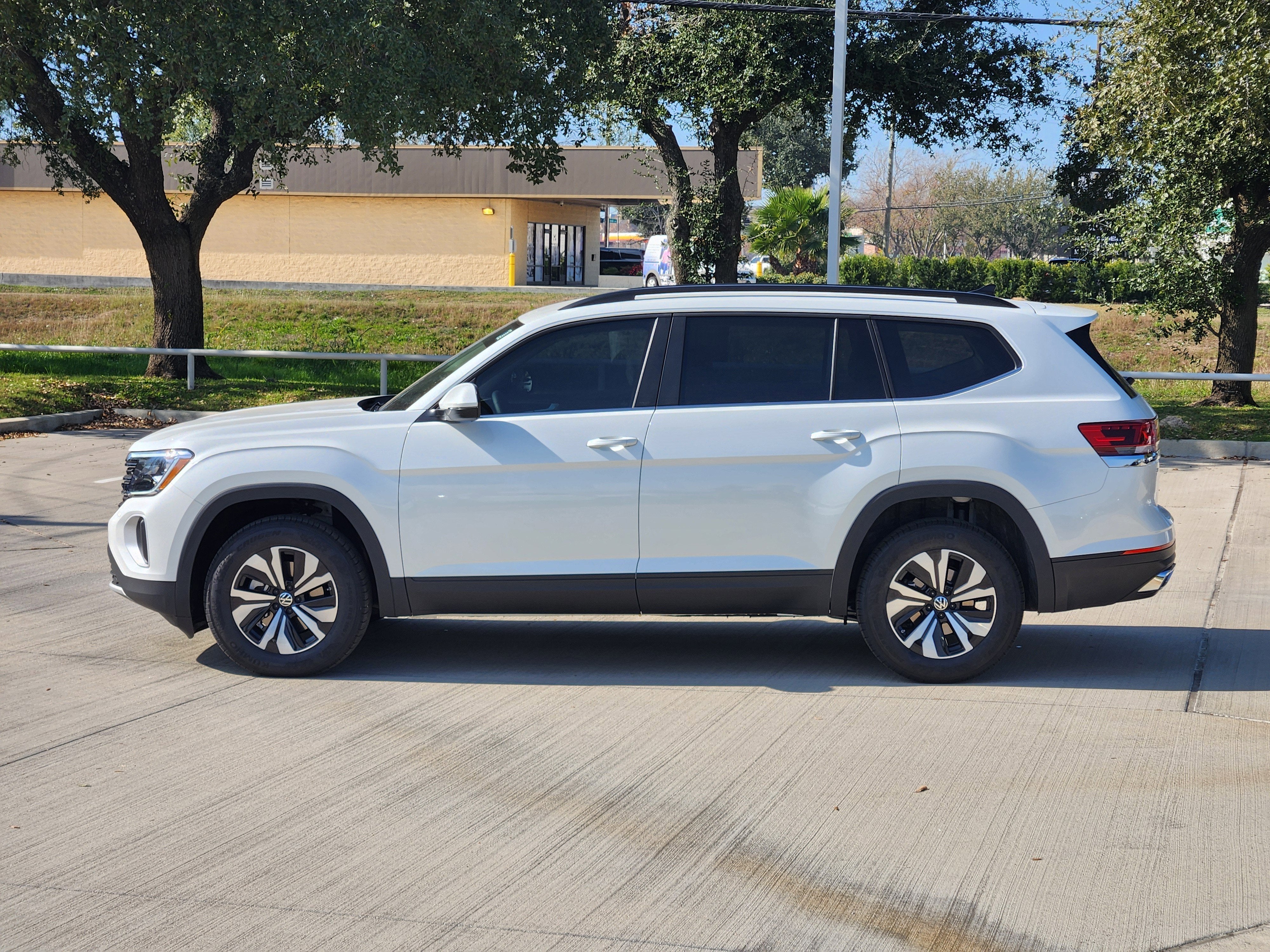 2026 Volkswagen Atlas 2.0T SE