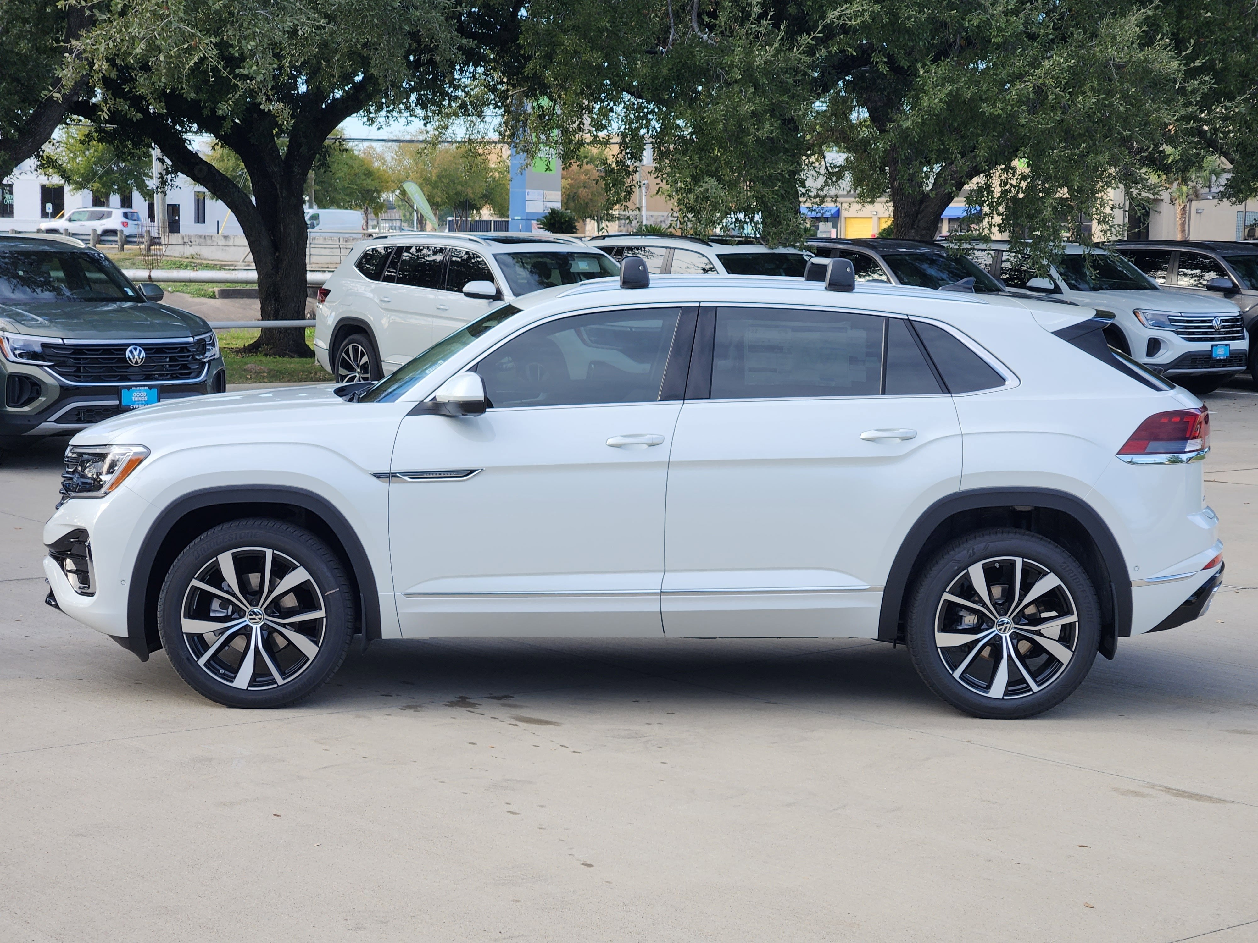 2026 Volkswagen Atlas Cross Sport 2.0T SEL Premium R-Line
