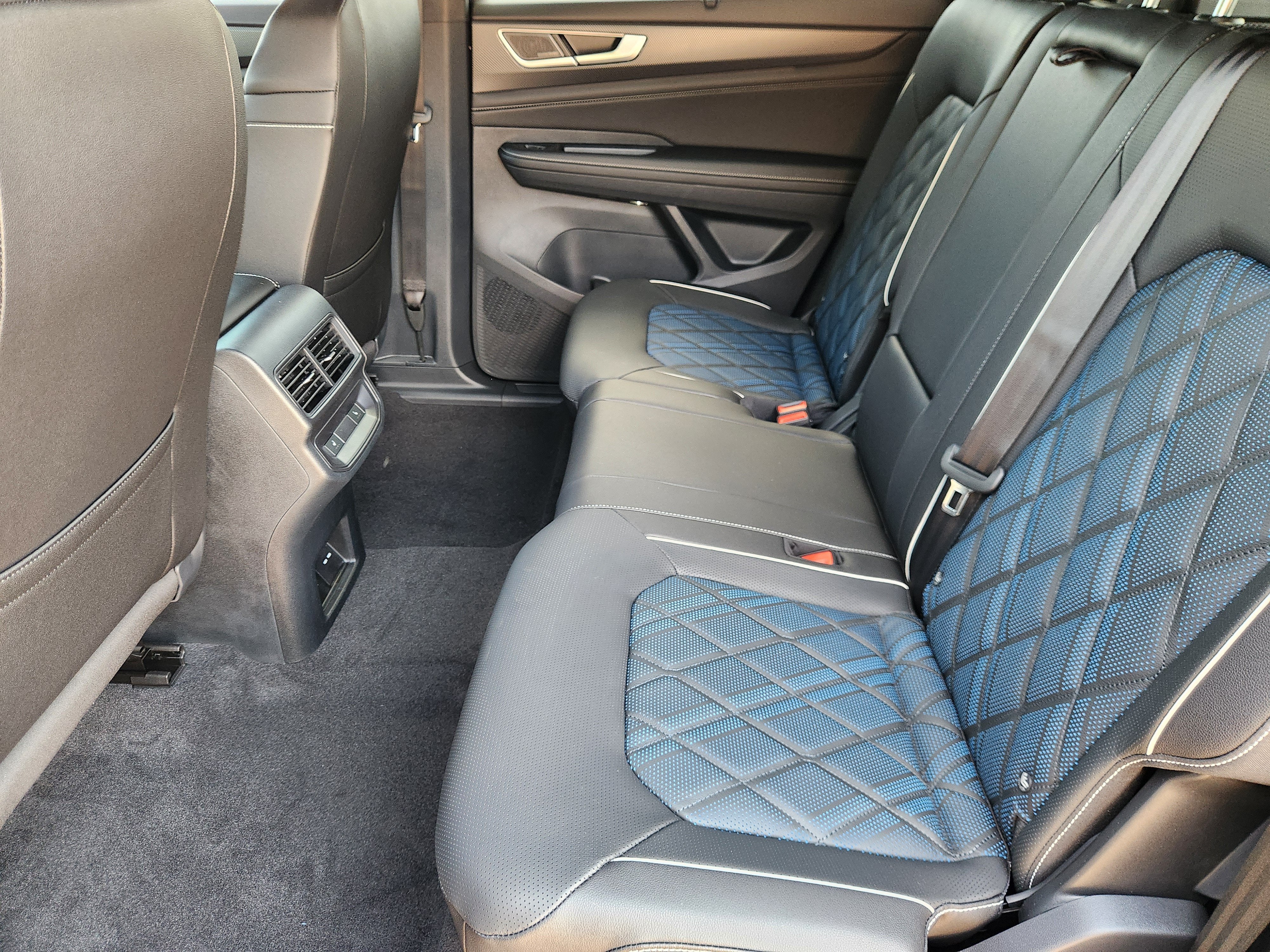 2026 Volkswagen Atlas Cross Sport 2.0T SEL Premium R-Line