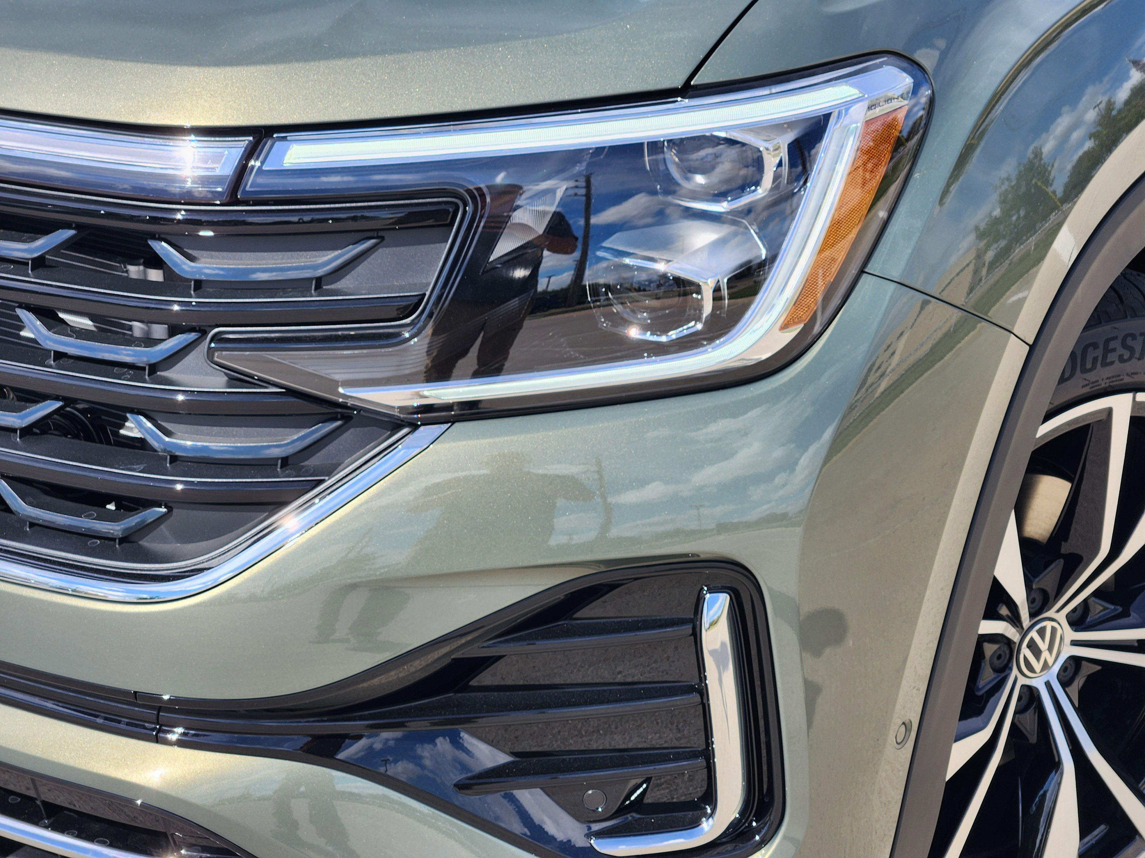 2026 Volkswagen Atlas Cross Sport 2.0T SEL Premium R-Line