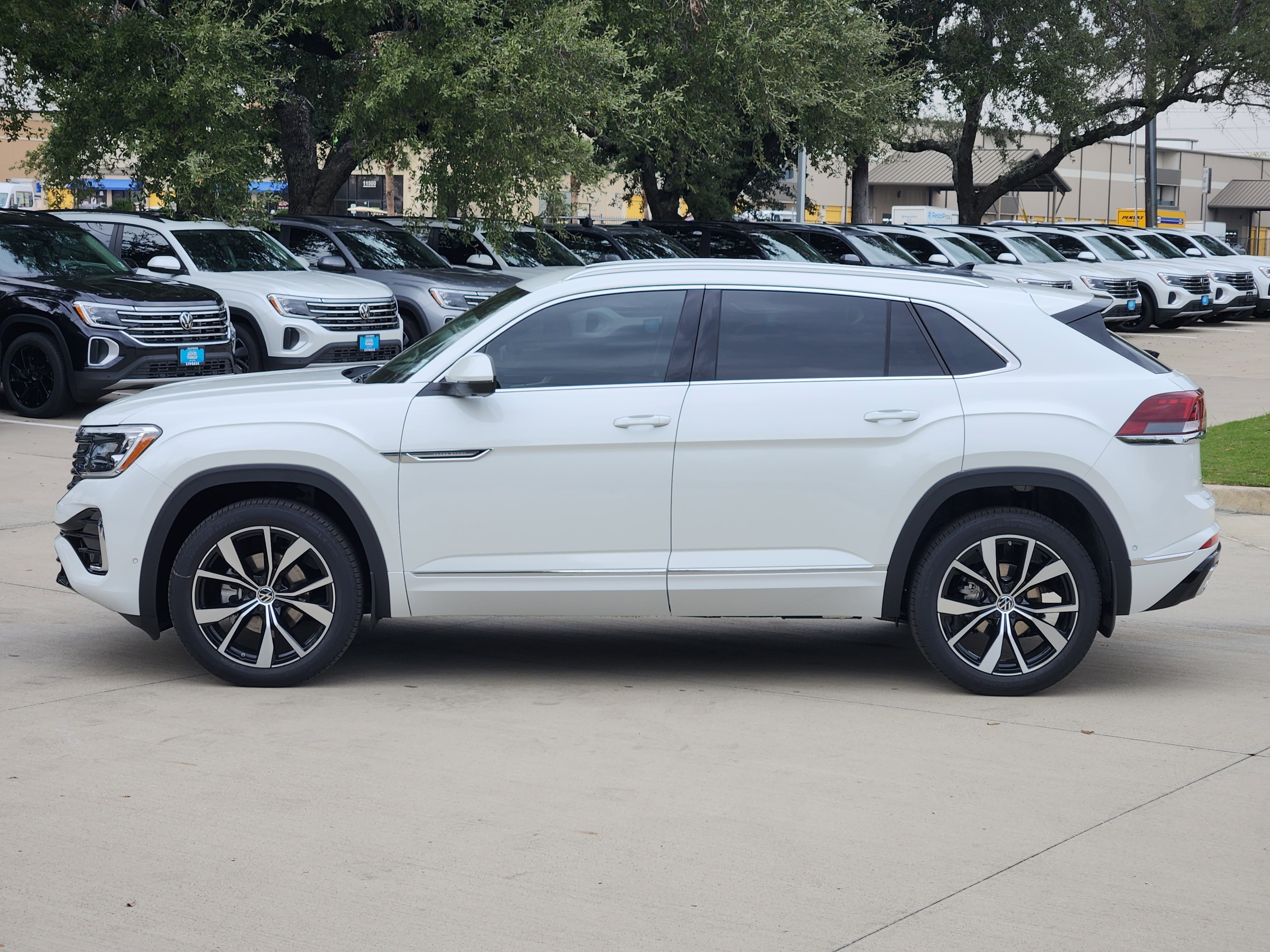 2026 Volkswagen Atlas Cross Sport 2.0T SEL Premium R-Line