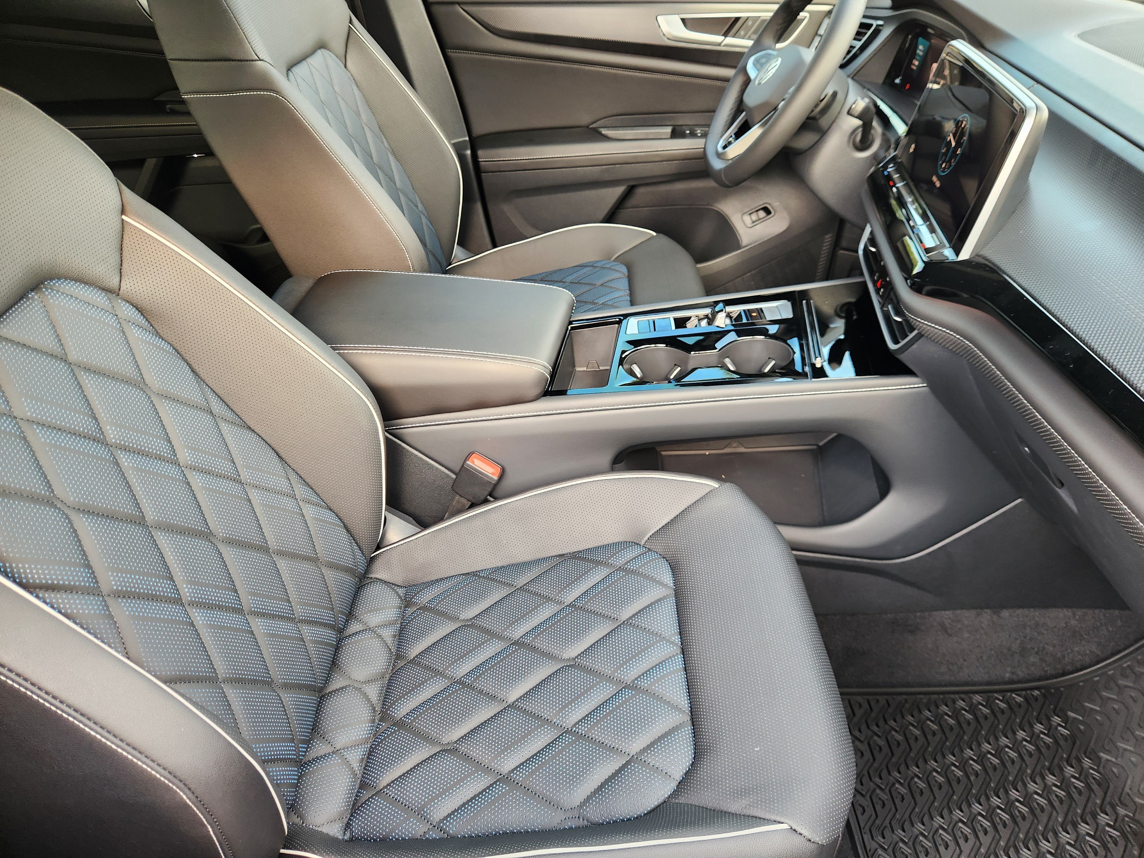 2026 Volkswagen Atlas Cross Sport 2.0T SEL Premium R-Line