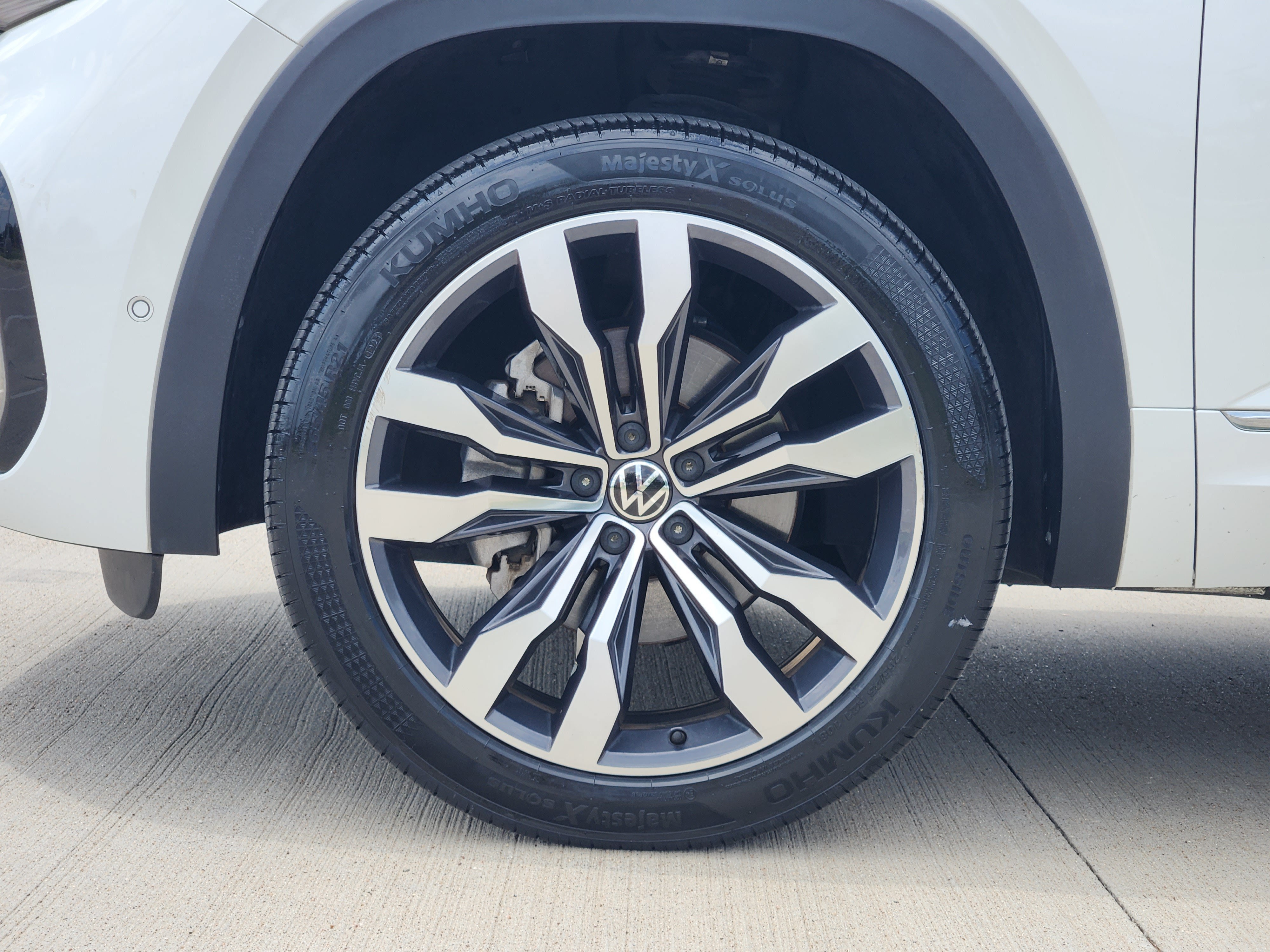 2023 Volkswagen Atlas Cross Sport 3.6L V6 SEL Premium R-Line