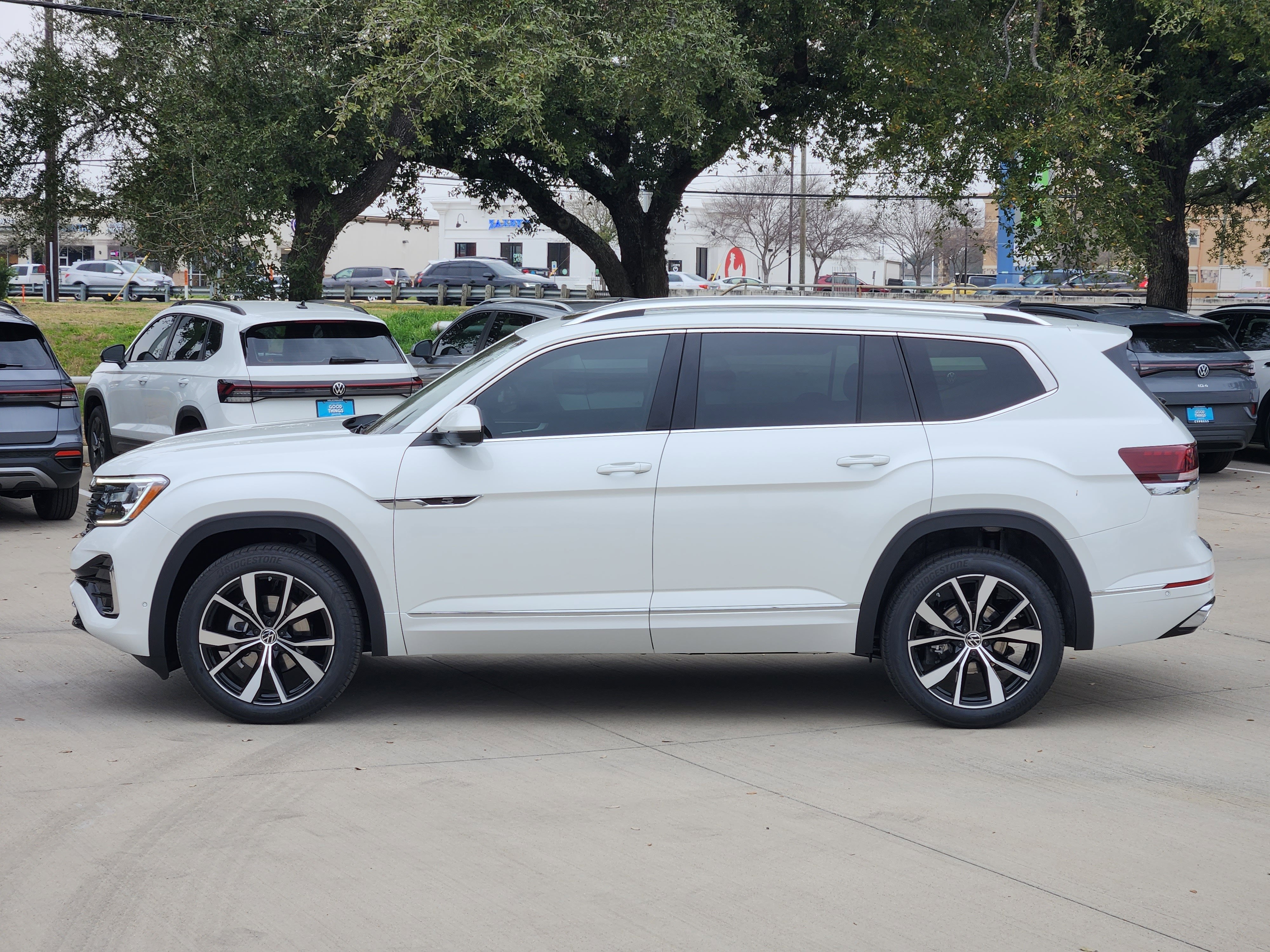 2026 Volkswagen Atlas 2.0T SEL Premium R-Line