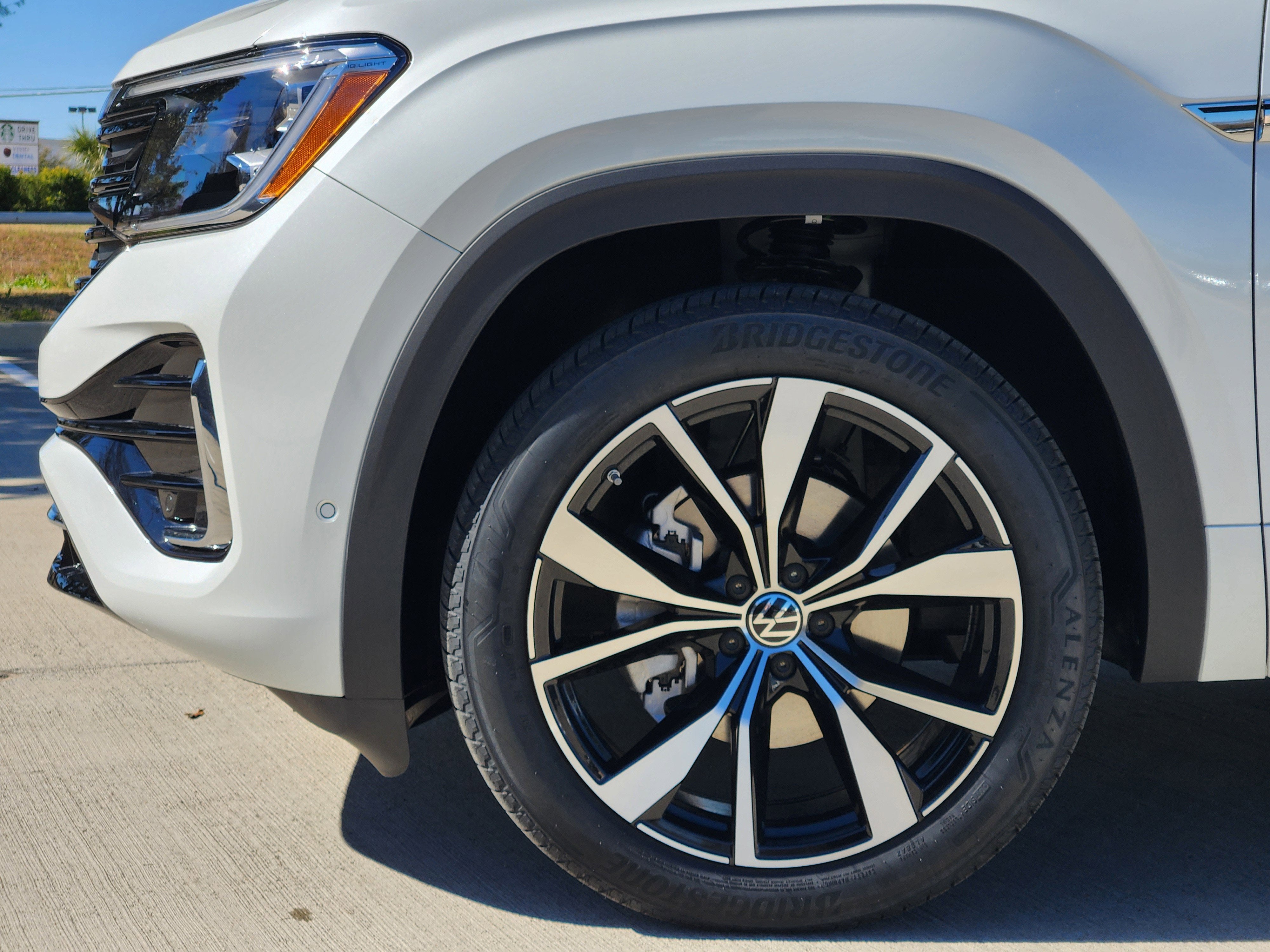 2026 Volkswagen Atlas 2.0T SEL Premium R-Line