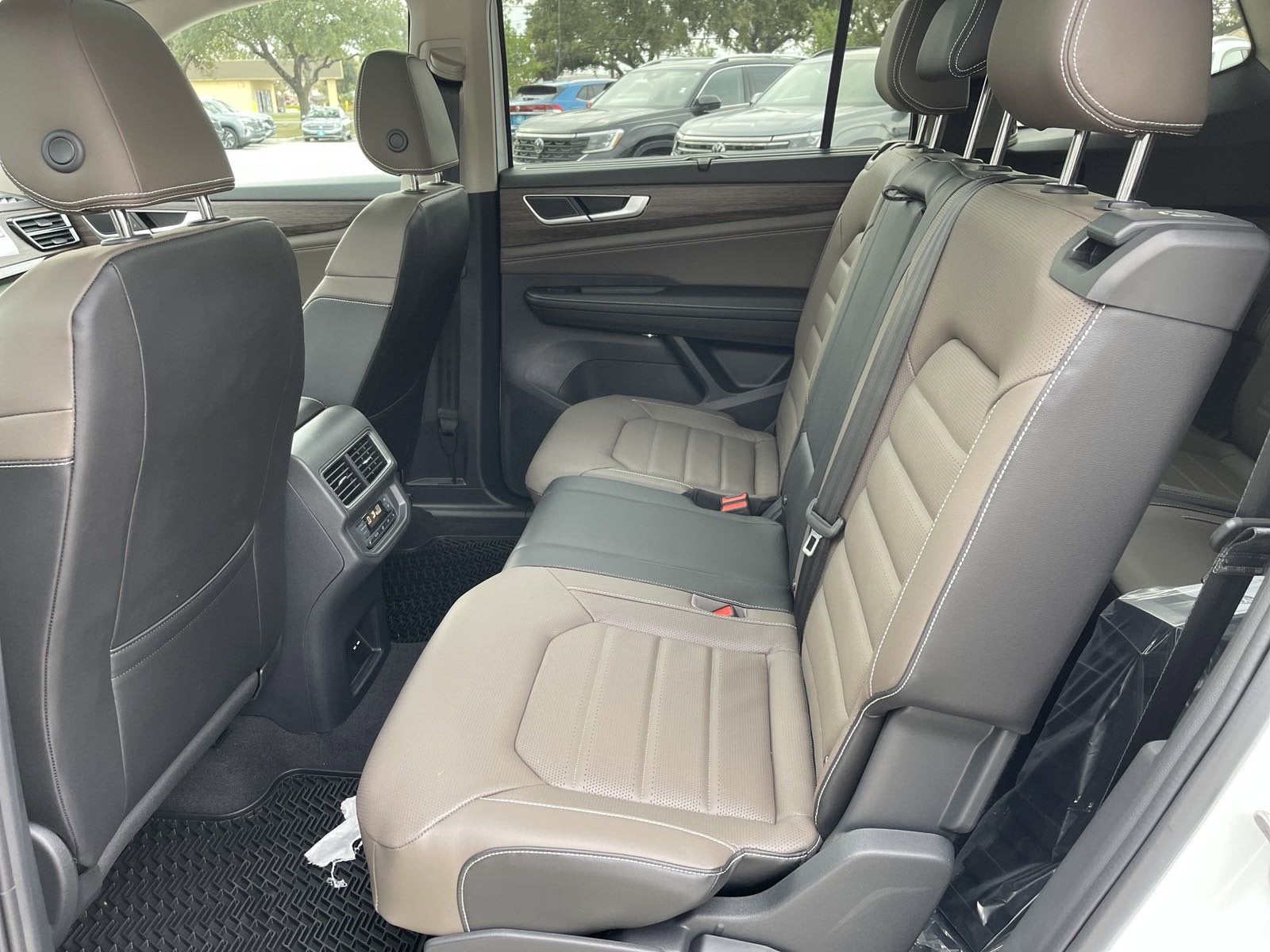 2024 Volkswagen Atlas 2.0T SEL Premium R-Line