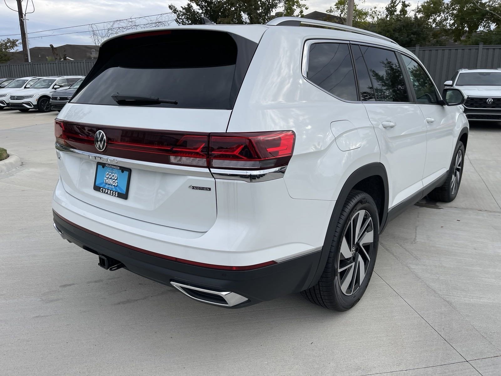 2024 Volkswagen Atlas 2.0T SEL Premium R-Line