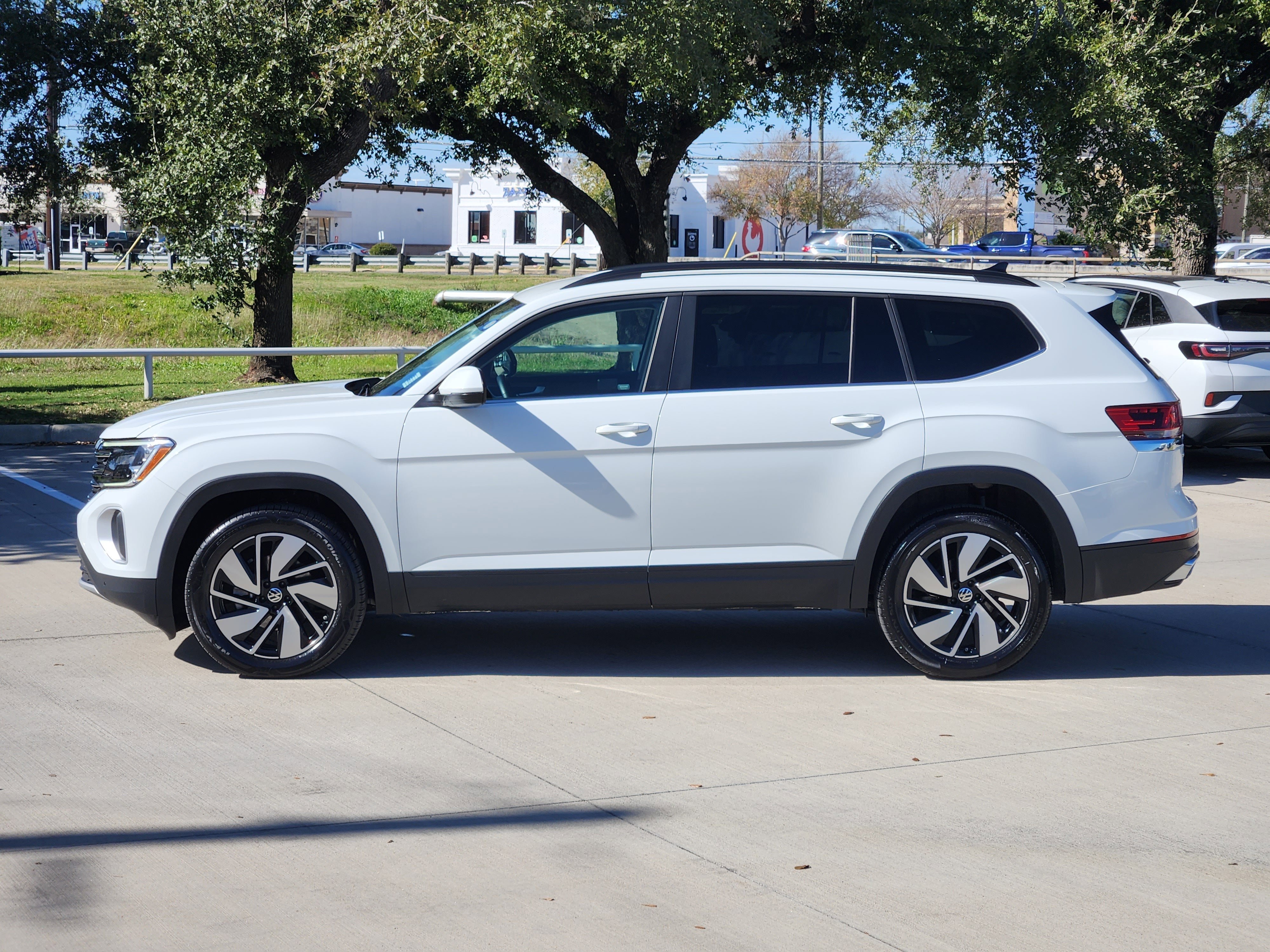 2024 Volkswagen Atlas 2.0T SE w/Technology