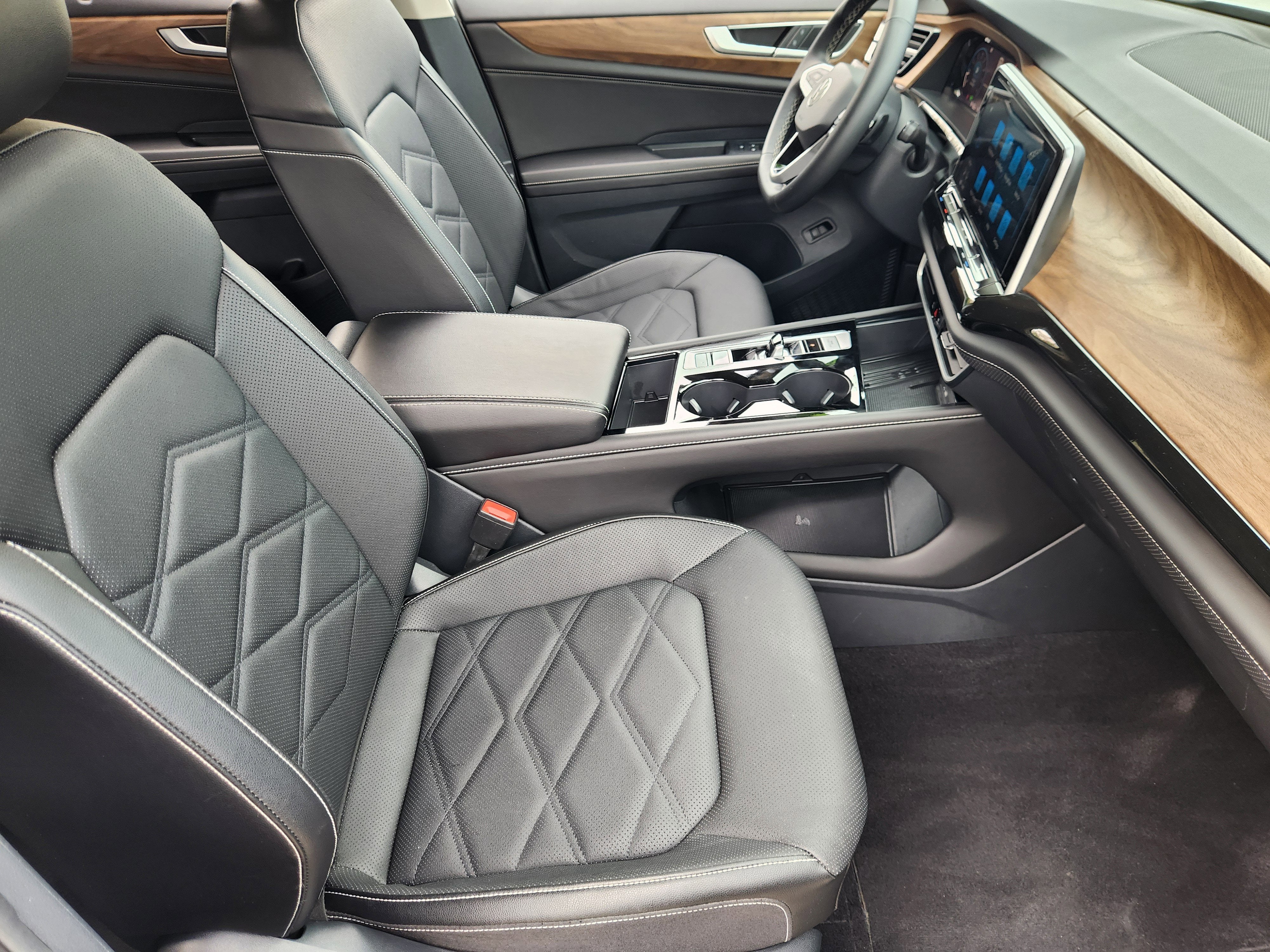 2025 Volkswagen Atlas 2.0T SE w/Technology