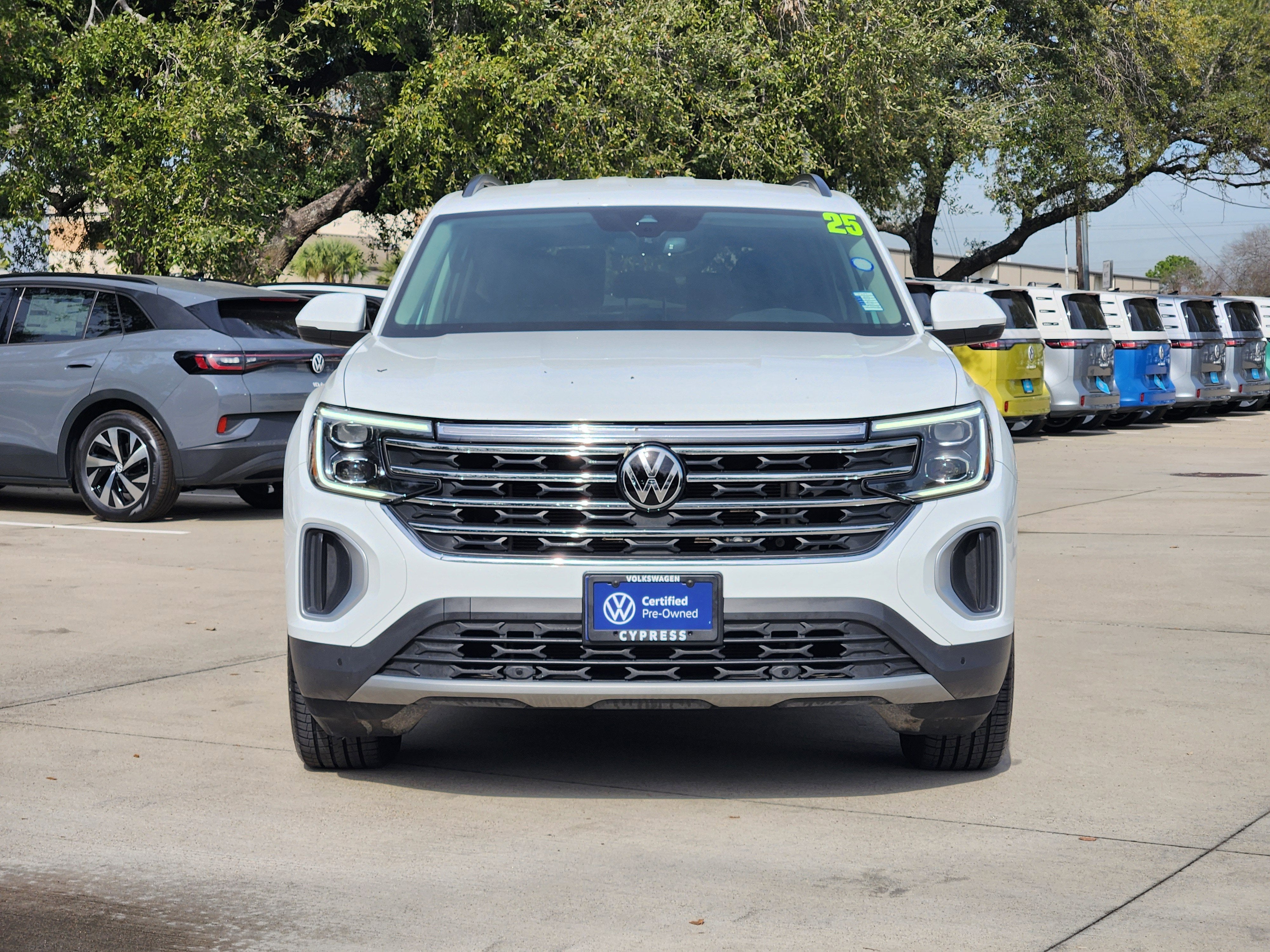 2025 Volkswagen Atlas 2.0T SE w/Technology