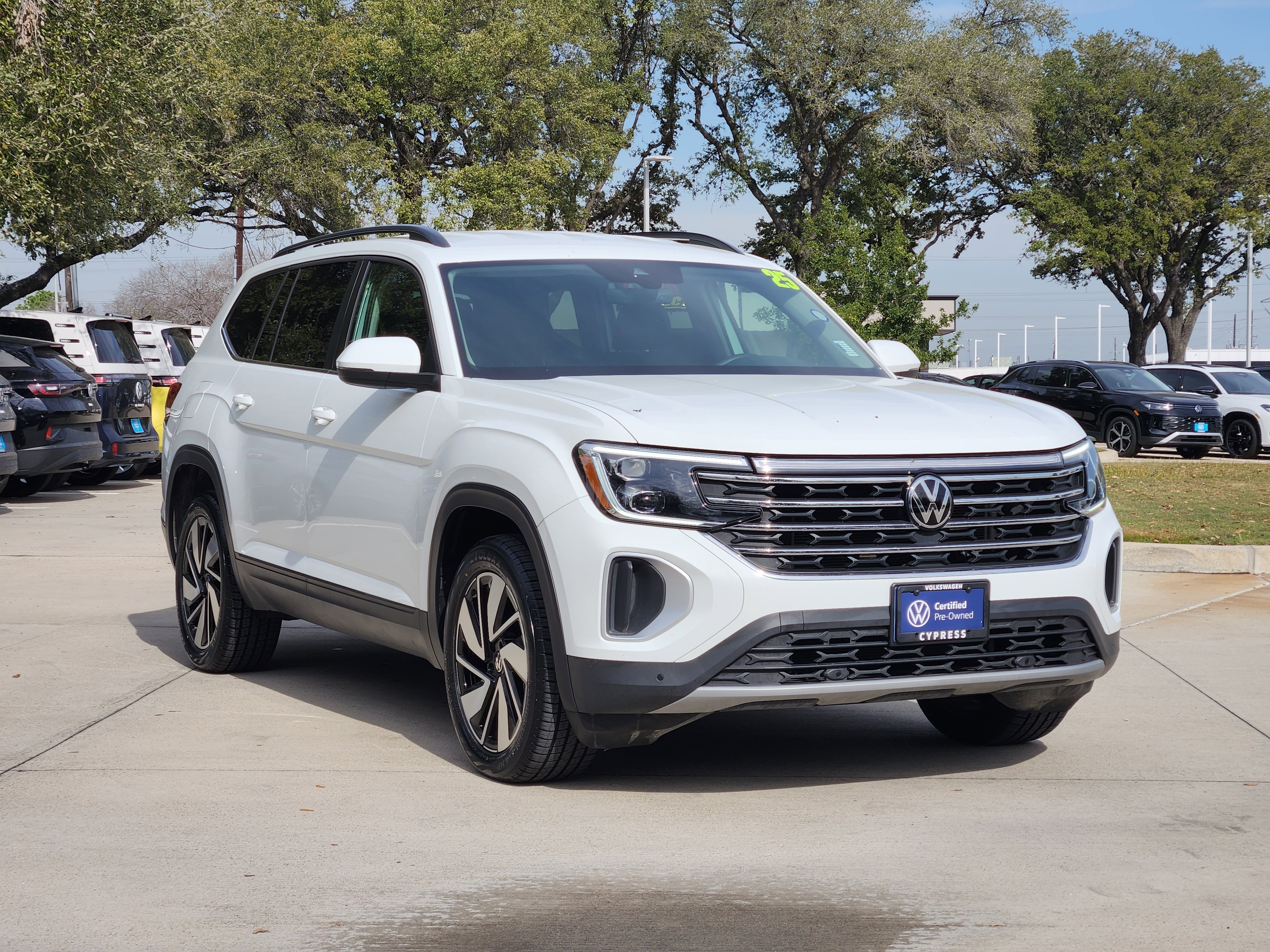 2025 Volkswagen Atlas 2.0T SE w/Technology