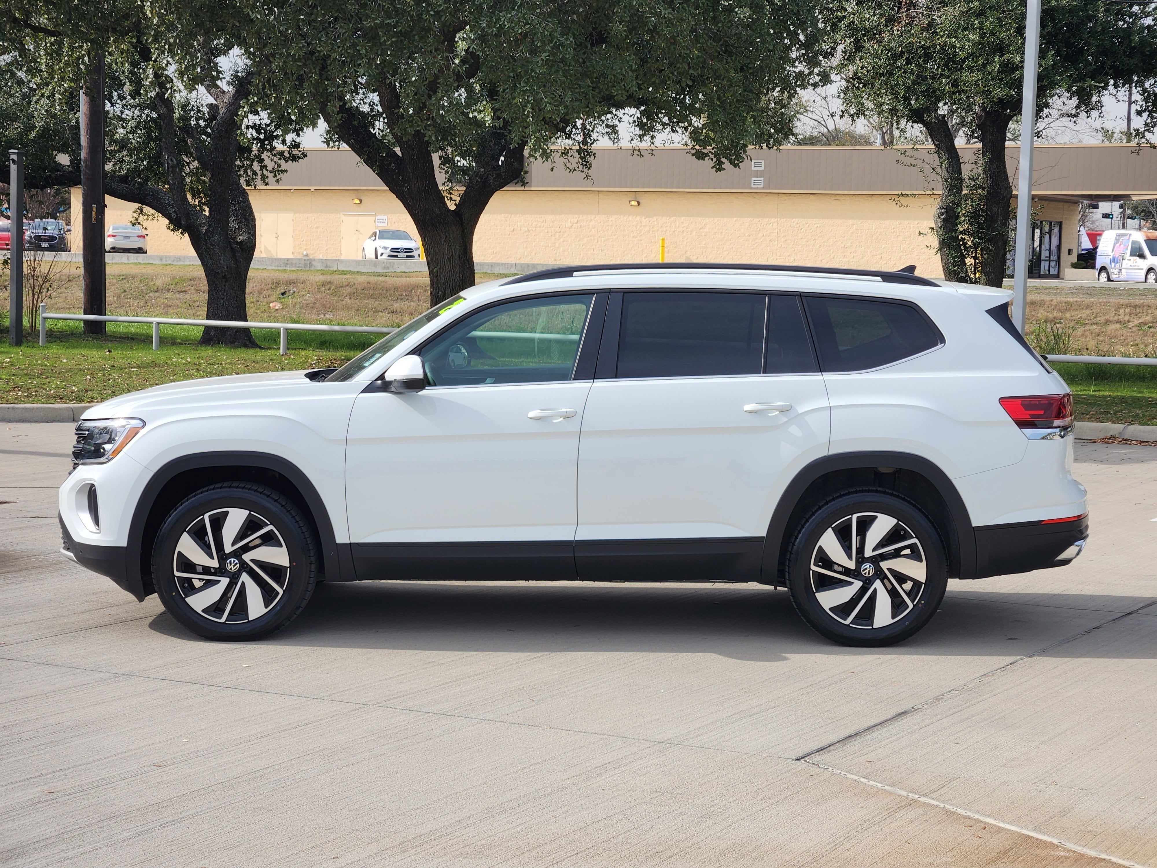2025 Volkswagen Atlas 2.0T SE w/Technology
