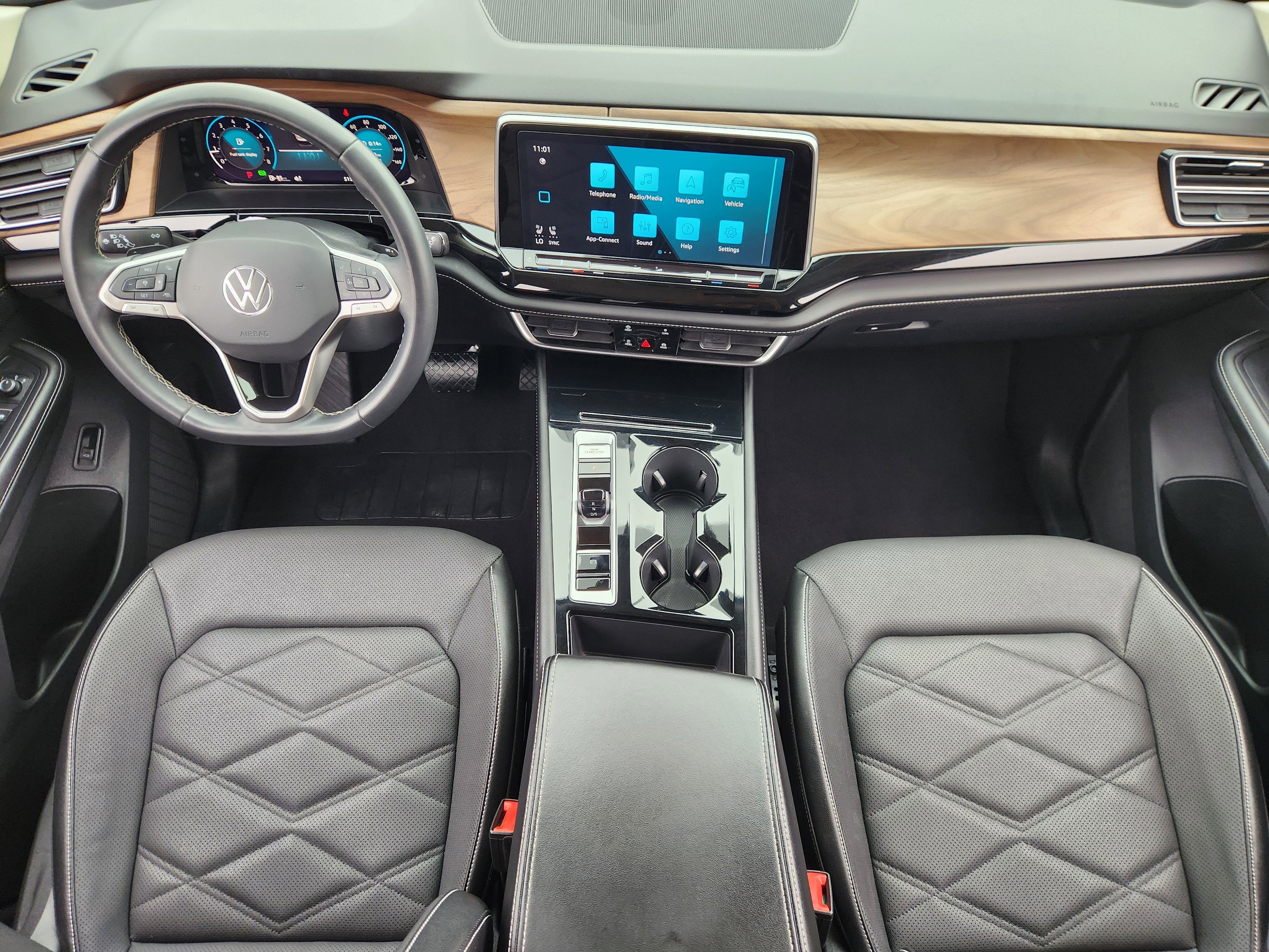 2024 Volkswagen Atlas 2.0T SE w/Technology