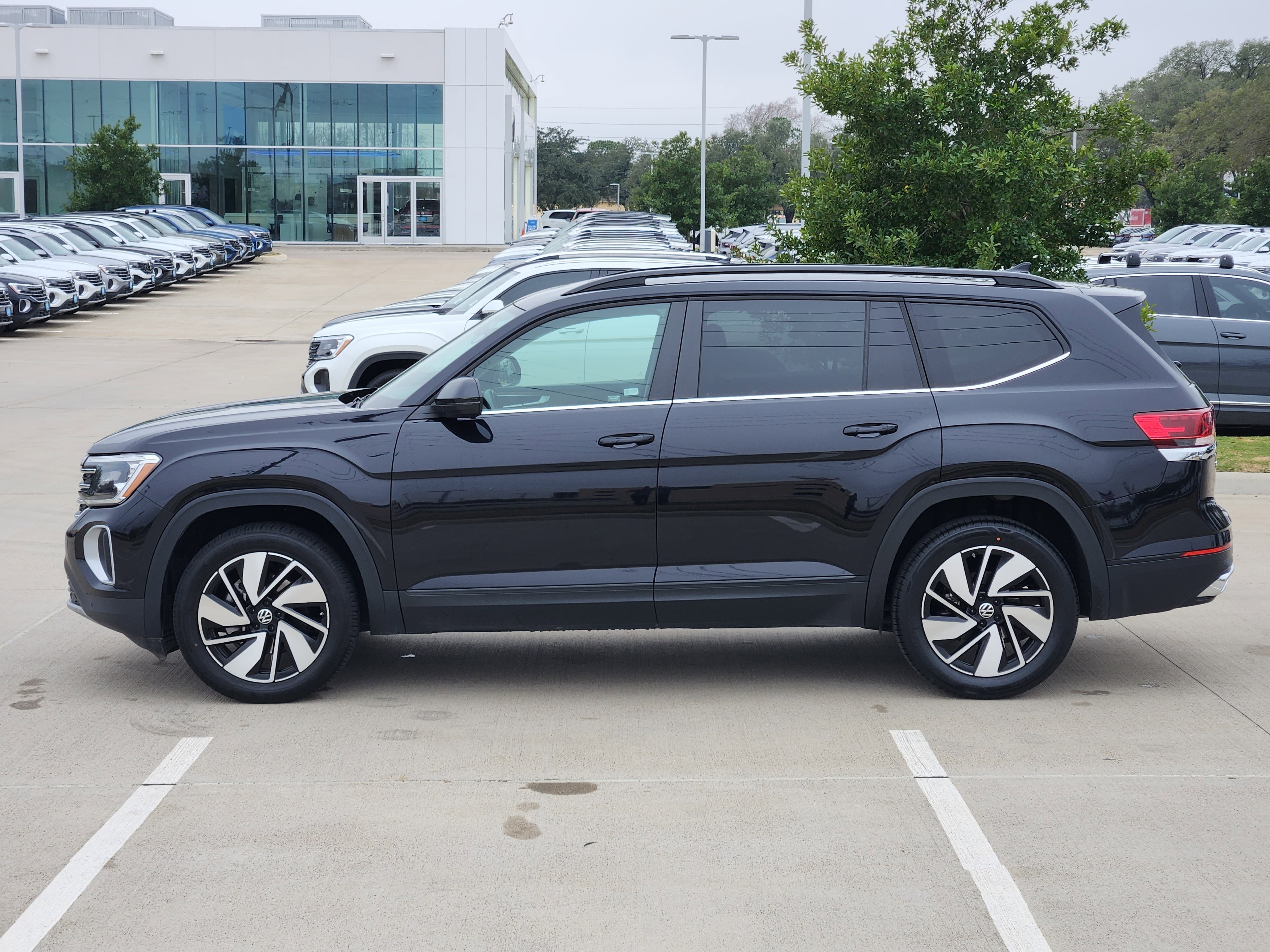 2024 Volkswagen Atlas 2.0T SE w/Technology