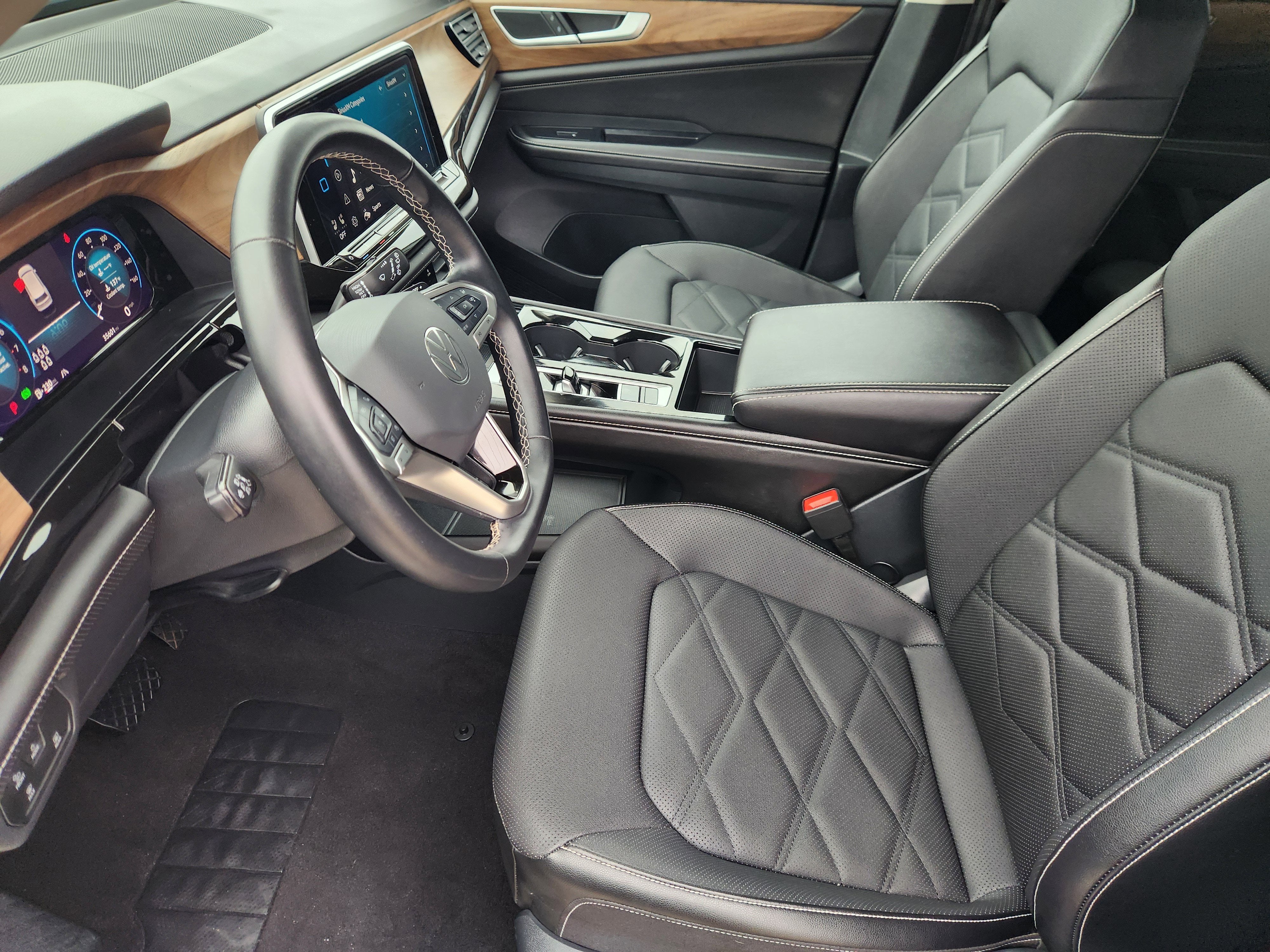 2025 Volkswagen Atlas 2.0T SE w/Technology