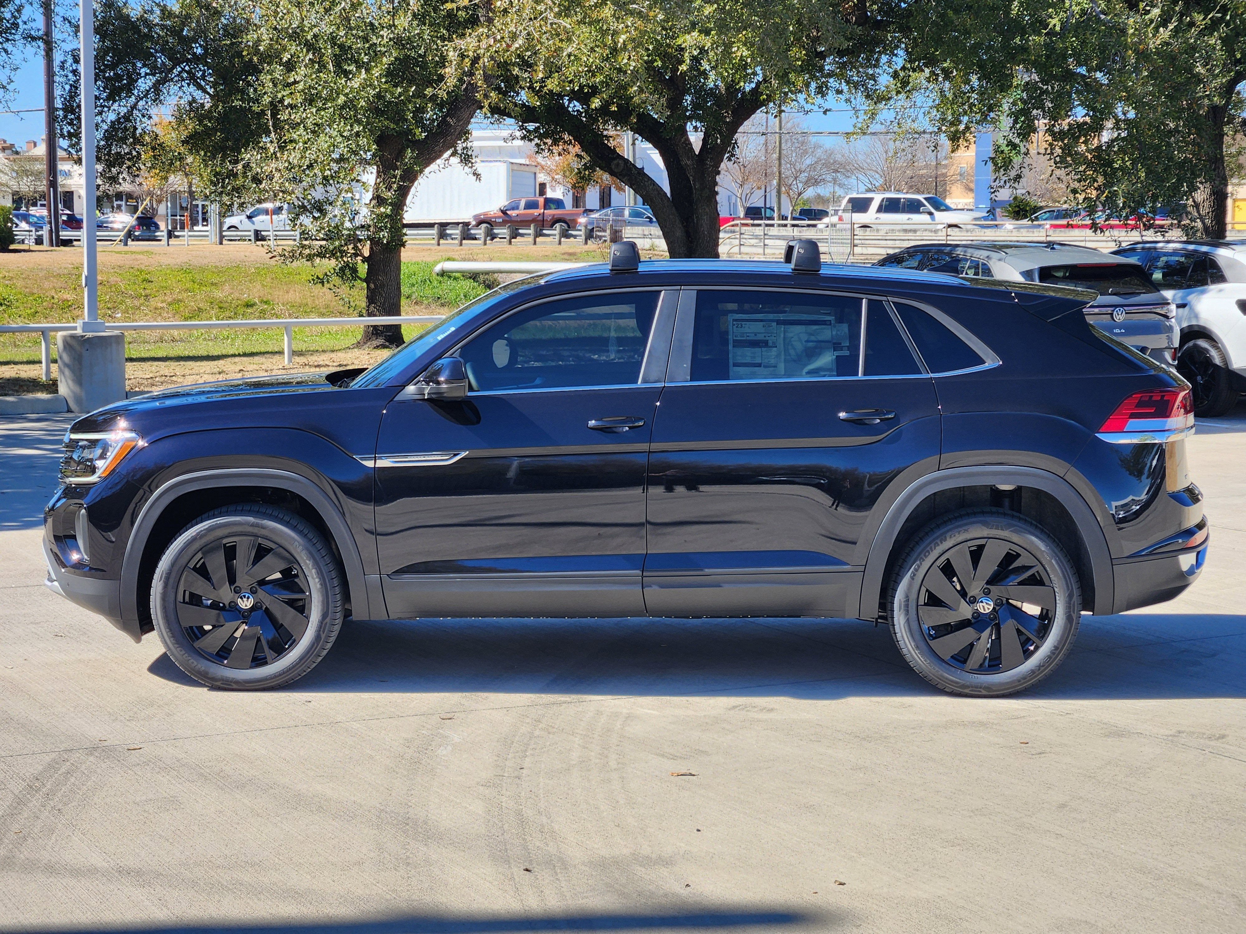 2026 Volkswagen Atlas Cross Sport 2.0T SE w/Technology
