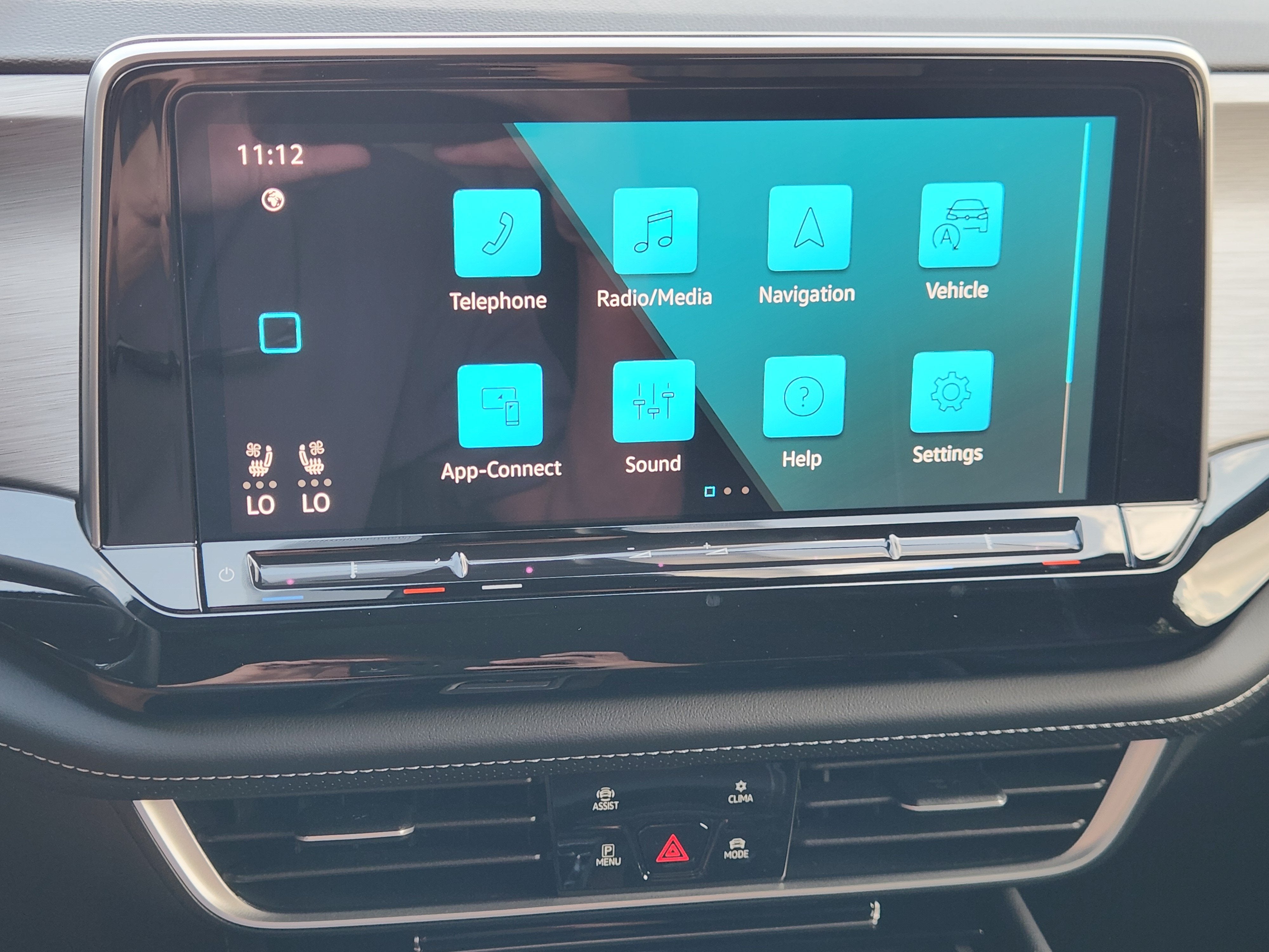 2026 Volkswagen Atlas Cross Sport 2.0T SE w/Technology
