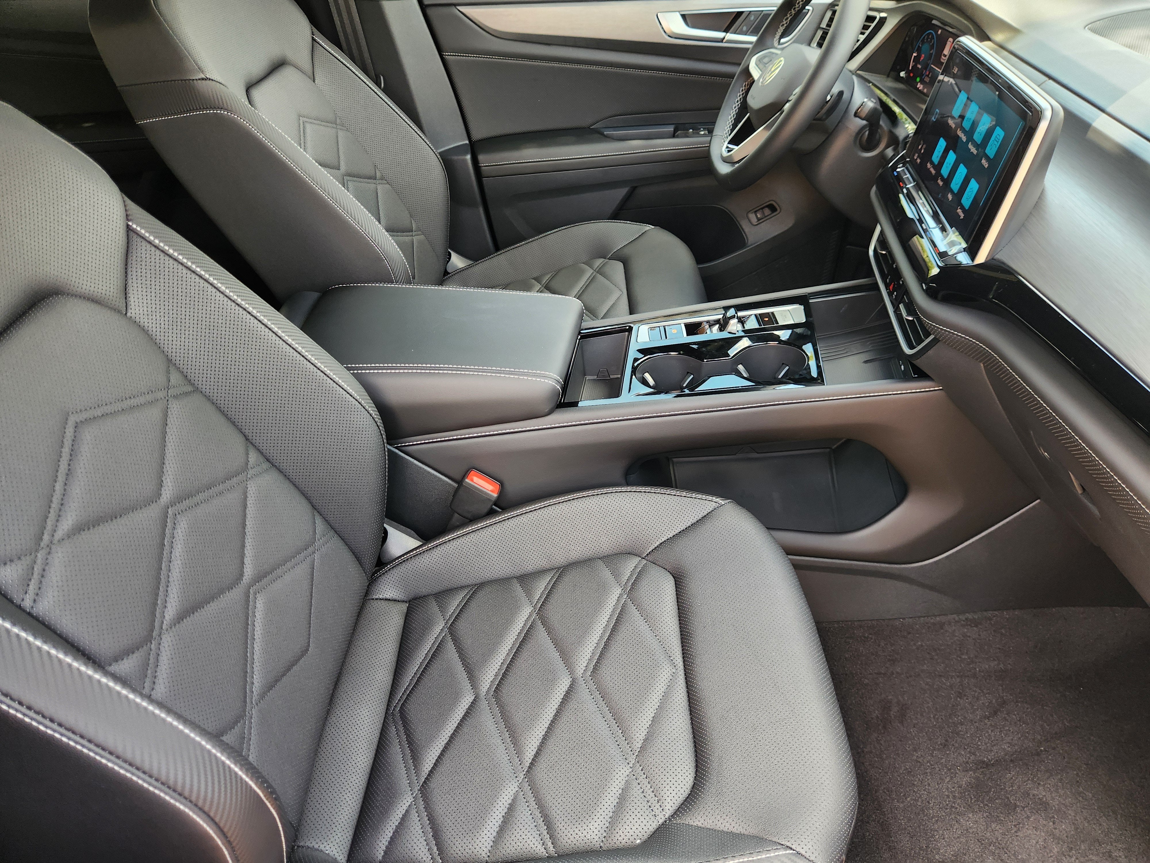 2026 Volkswagen Atlas Cross Sport 2.0T SE w/Technology