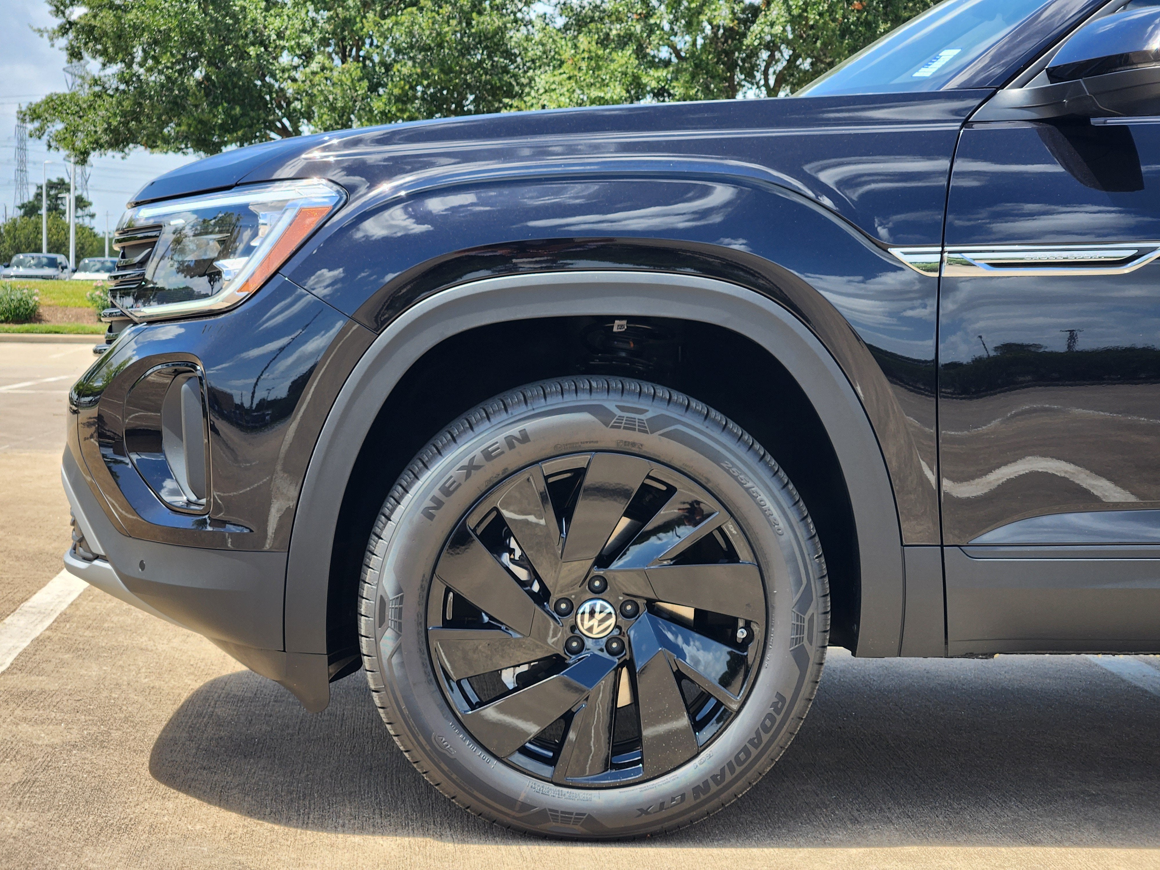 2026 Volkswagen Atlas Cross Sport 2.0T SE w/Technology