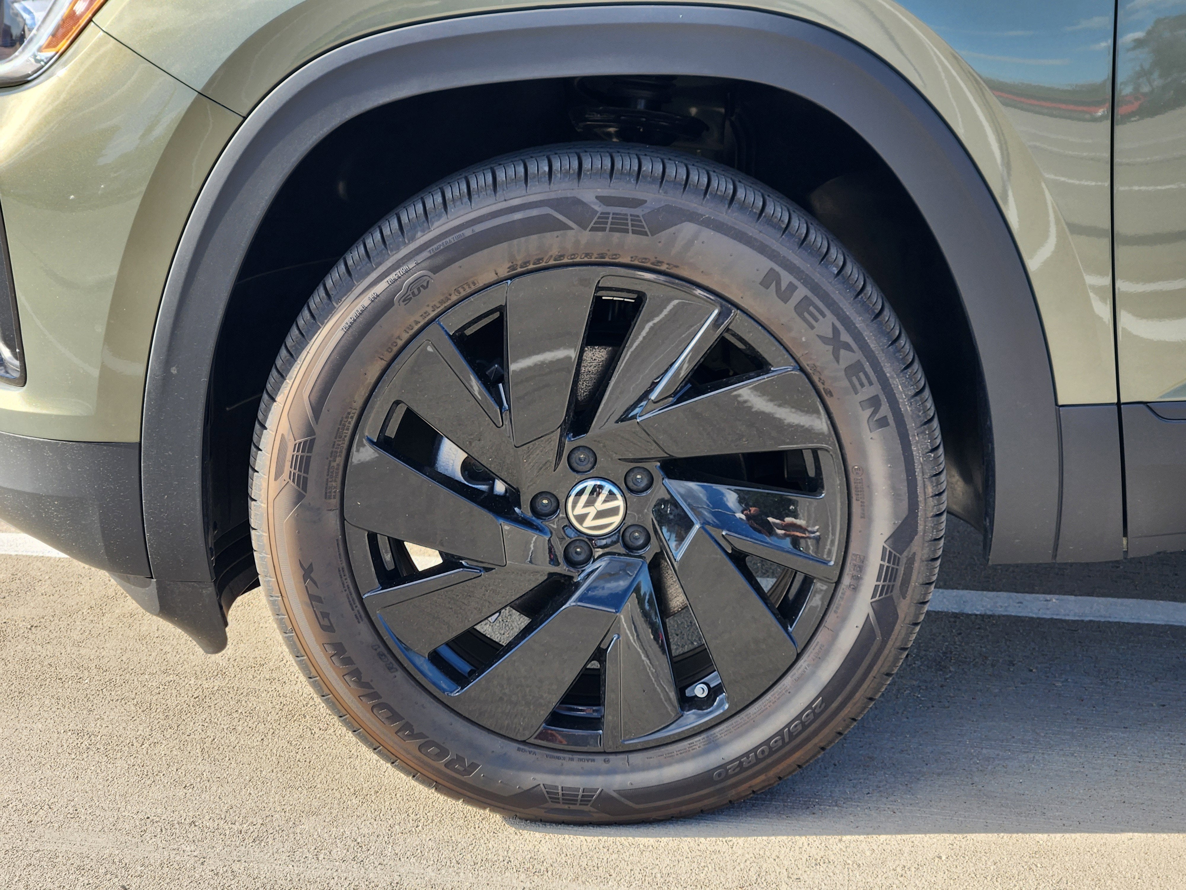 2026 Volkswagen Atlas Cross Sport 2.0T SE w/Technology