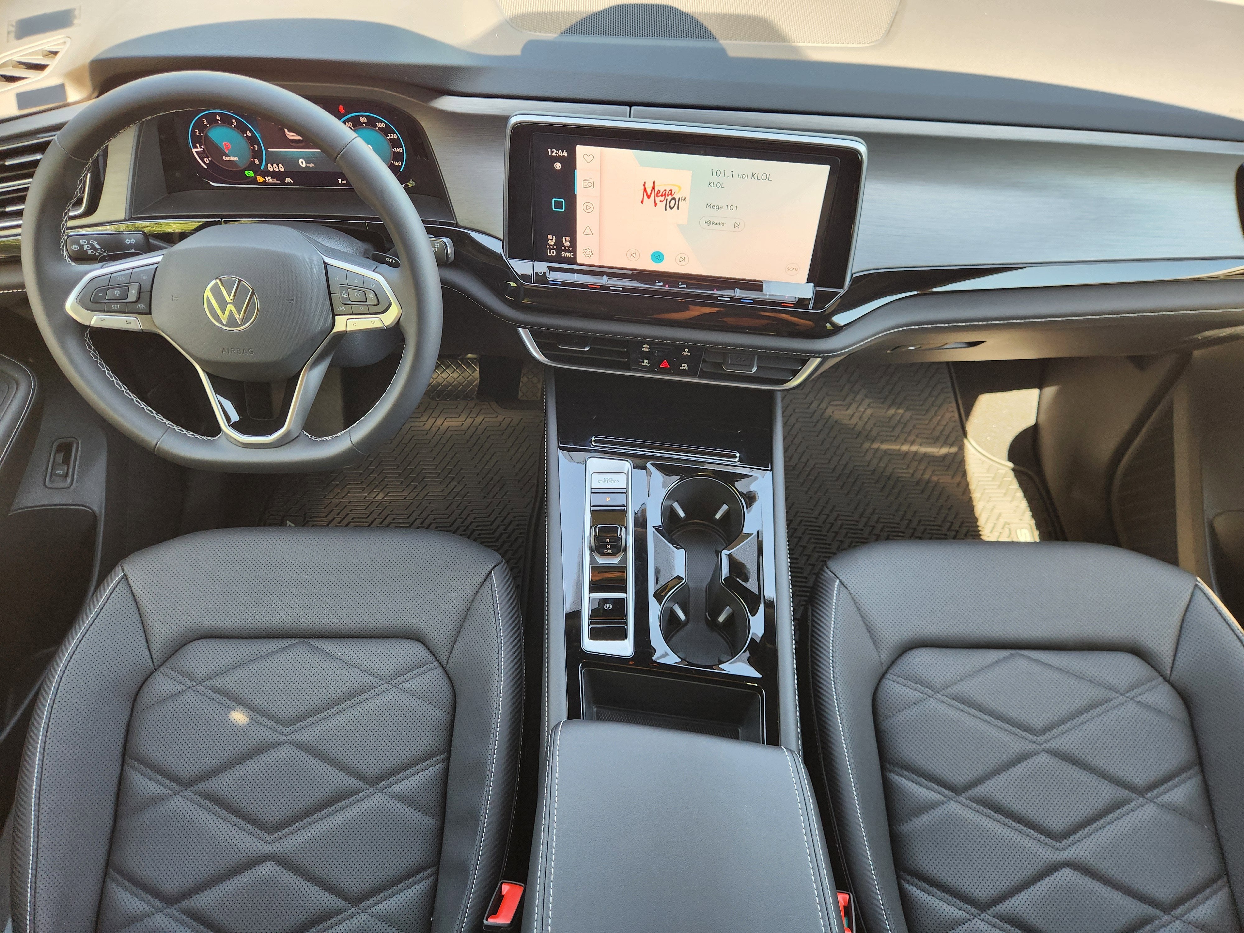 2026 Volkswagen Atlas Cross Sport 2.0T SE w/Technology