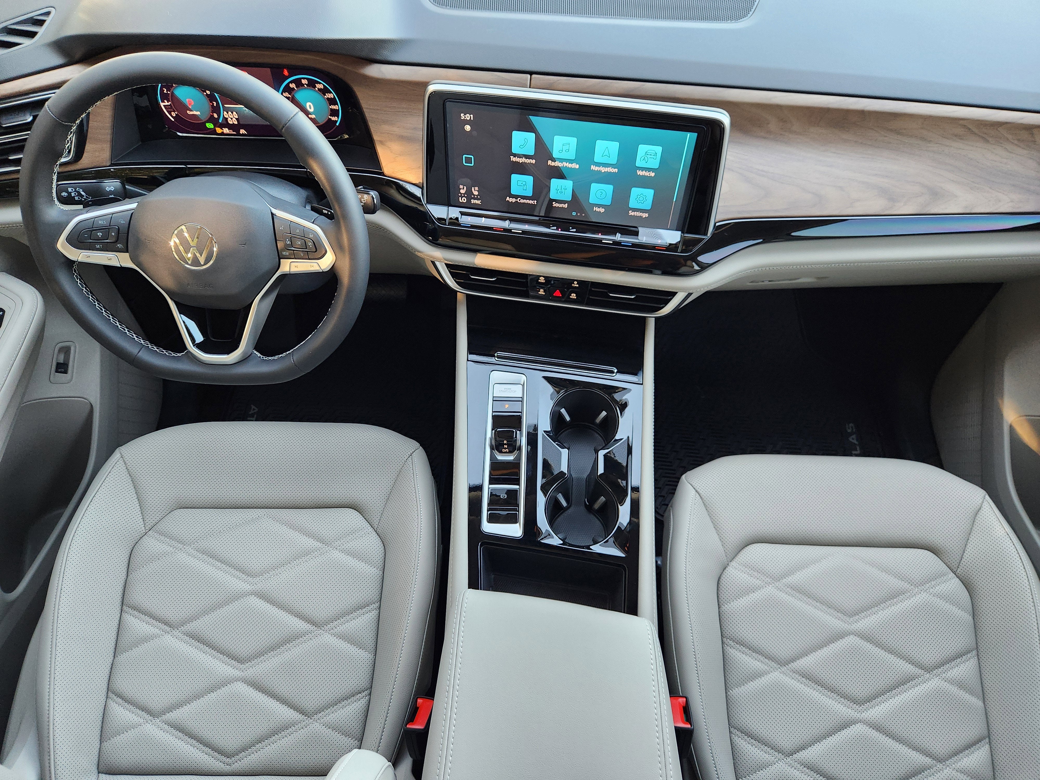 2026 Volkswagen Atlas 2.0T SE w/Technology