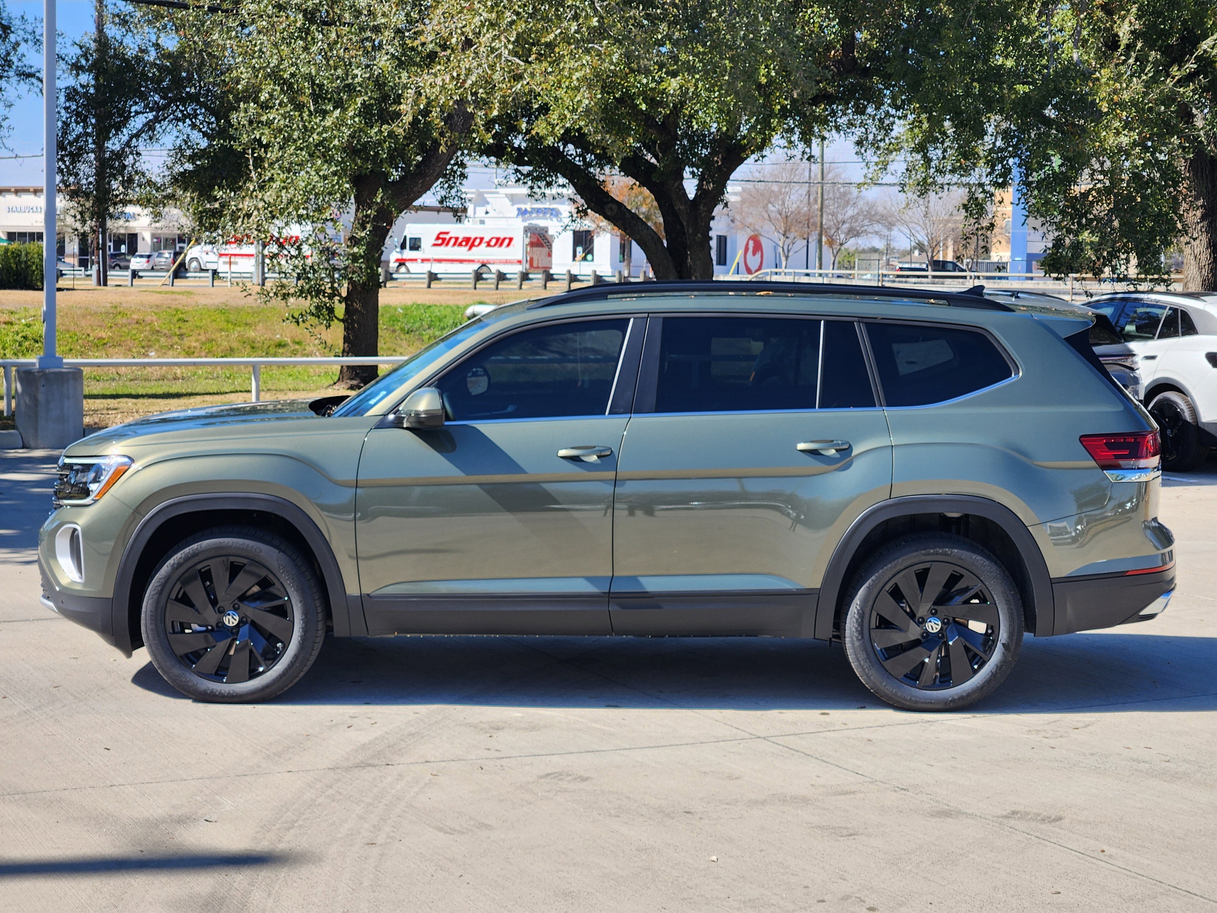 2026 Volkswagen Atlas 2.0T SE w/Technology
