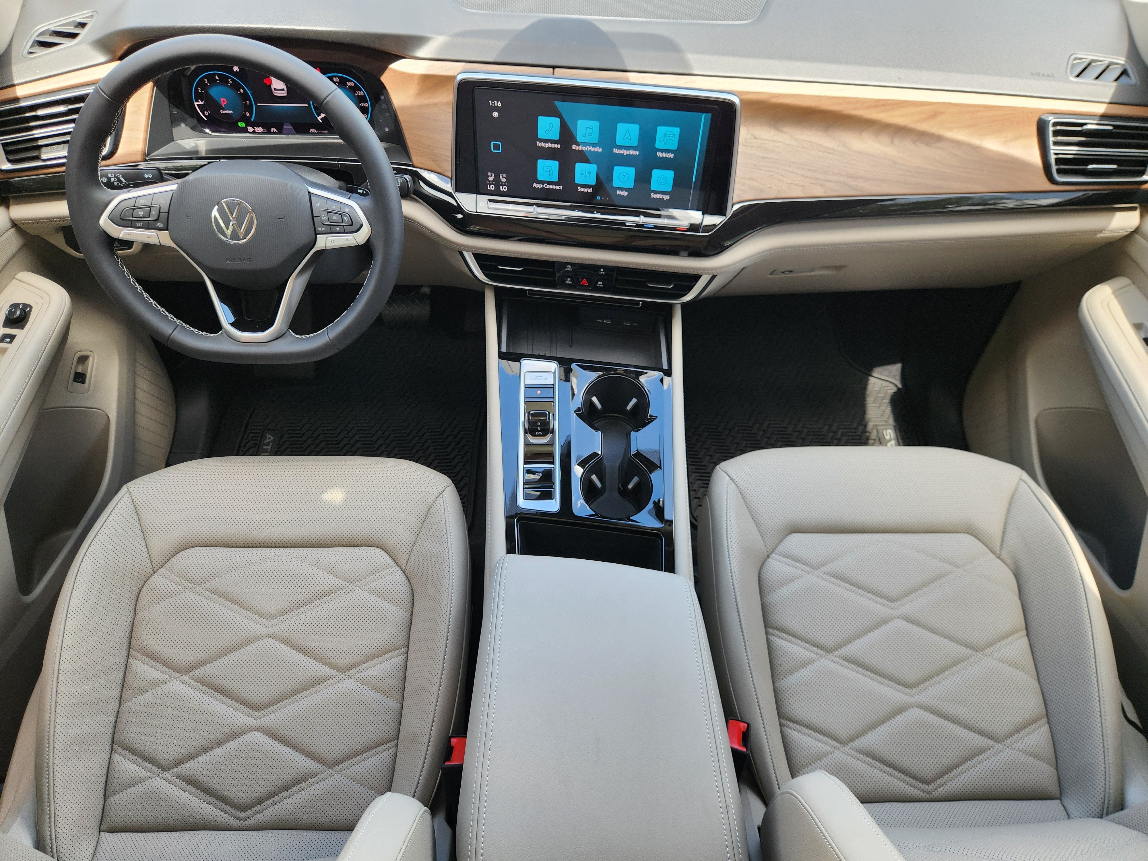 2026 Volkswagen Atlas 2.0T SE w/Technology