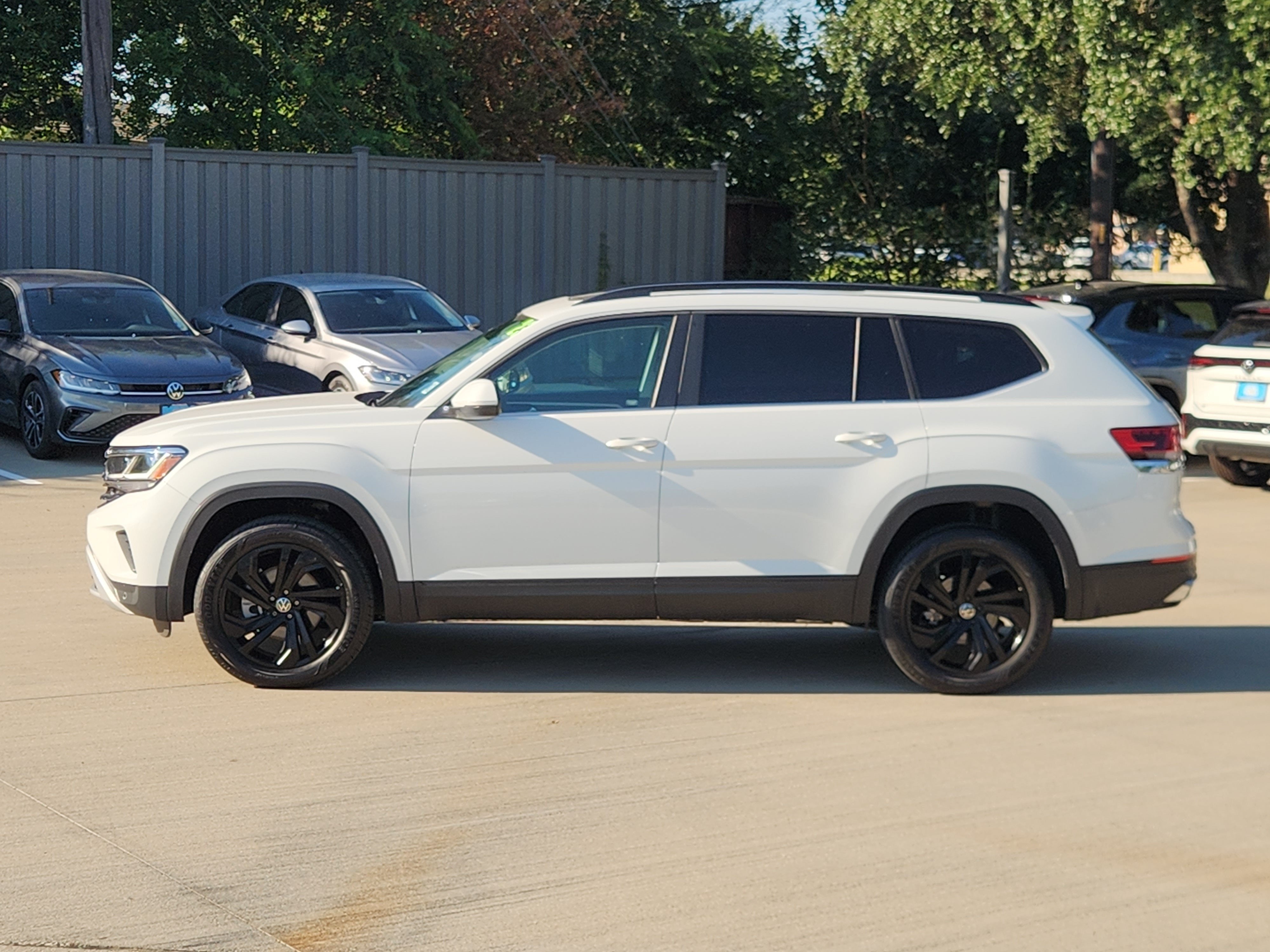 2023 Volkswagen Atlas 3.6L V6 SE w/Technology