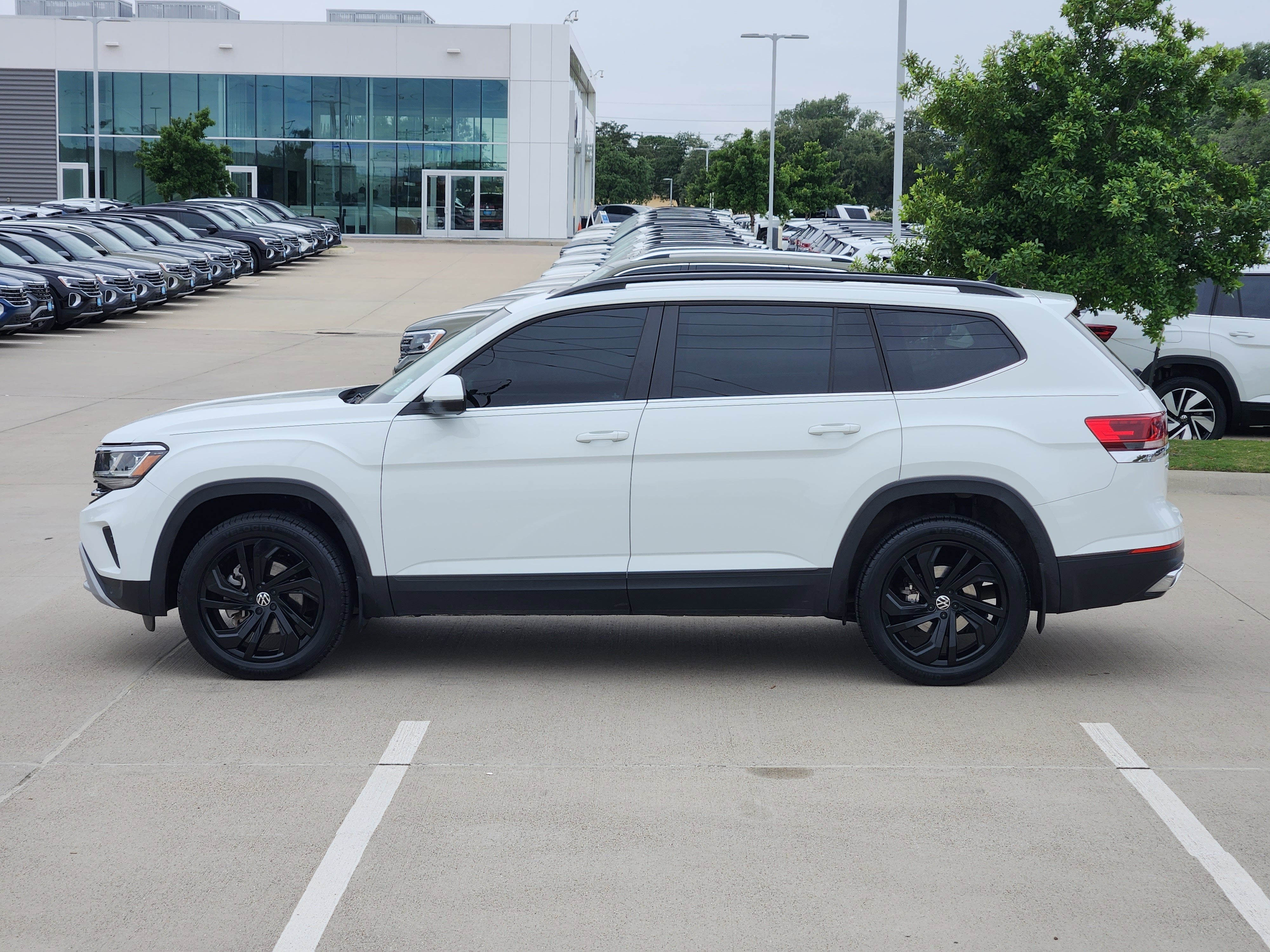 2023 Volkswagen Atlas 3.6L V6 SE w/Technology