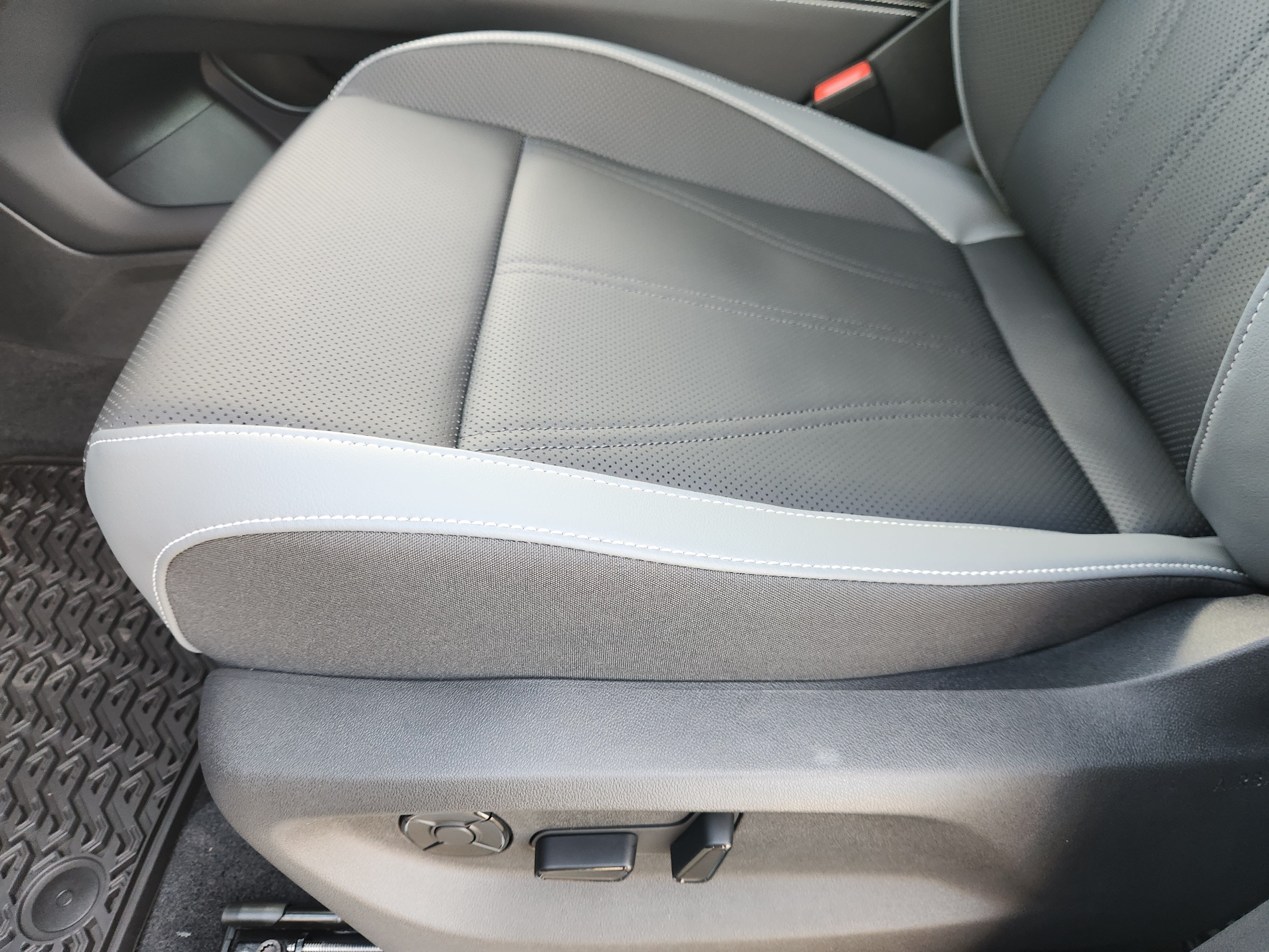 2027 Volkswagen Atlas SE w/Technology