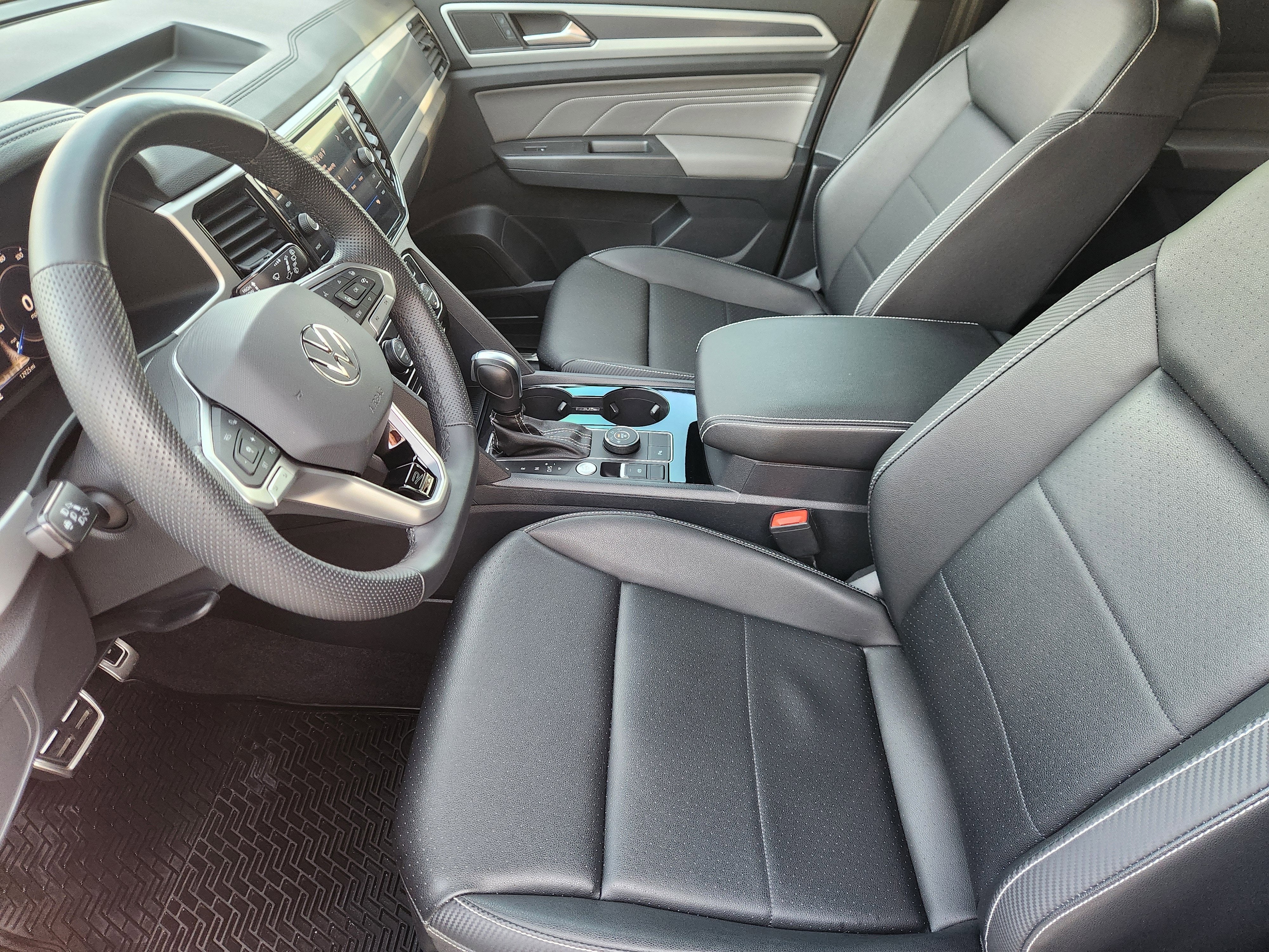 2023 Volkswagen Atlas Cross Sport 2.0T SEL R-Line Black