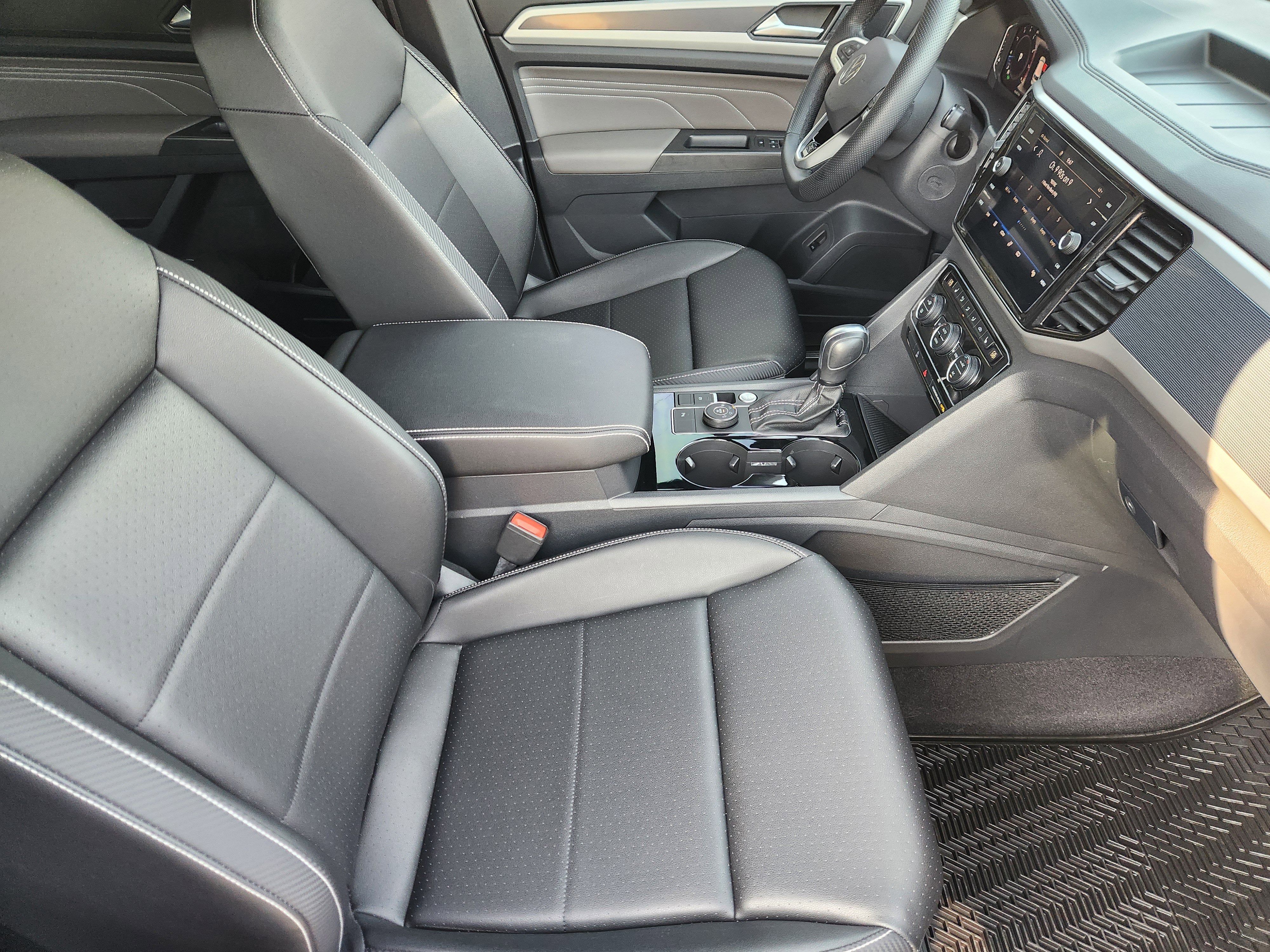 2023 Volkswagen Atlas Cross Sport 2.0T SEL R-Line Black