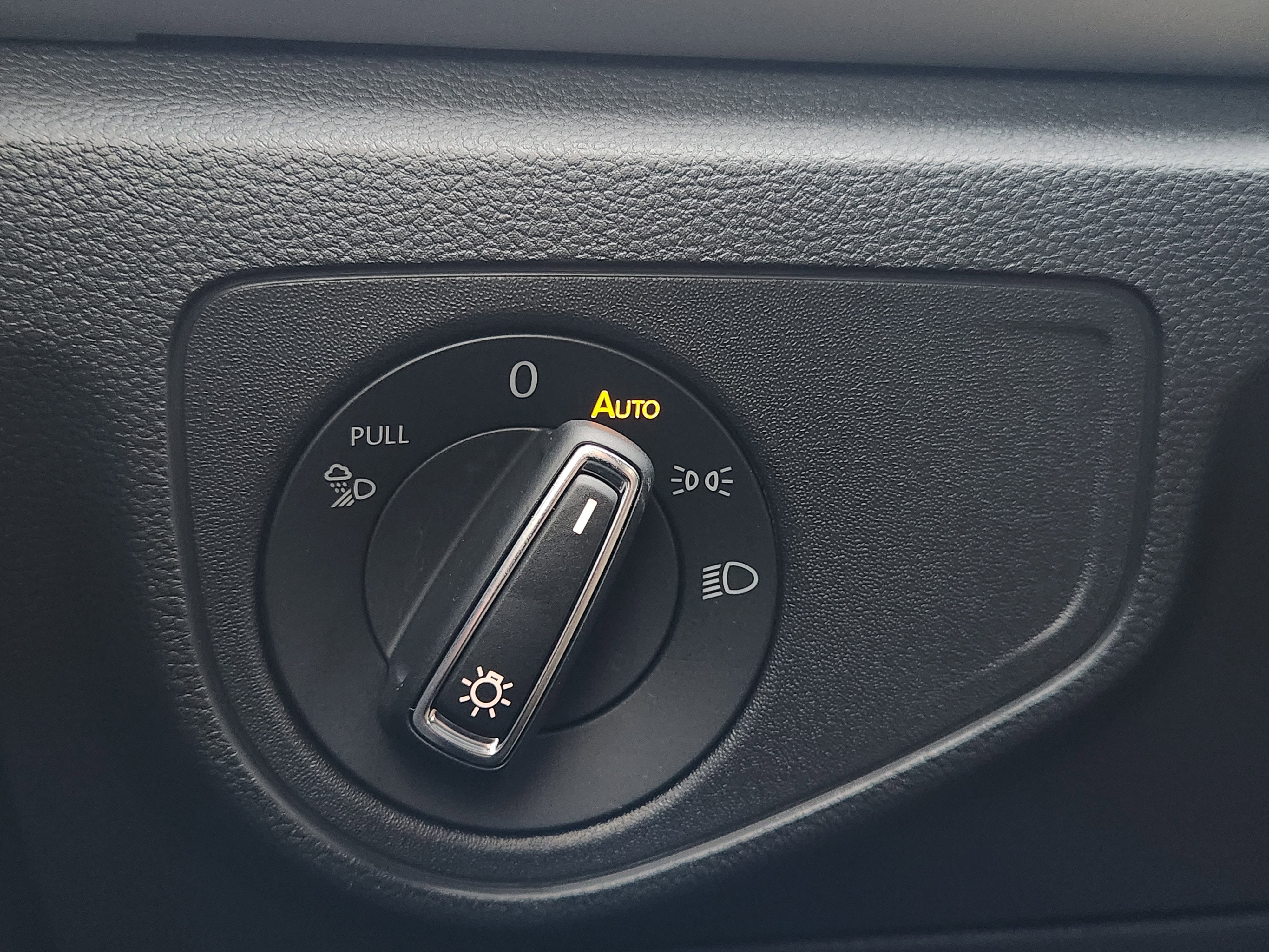 2023 Volkswagen Atlas Cross Sport 2.0T SEL R-Line Black