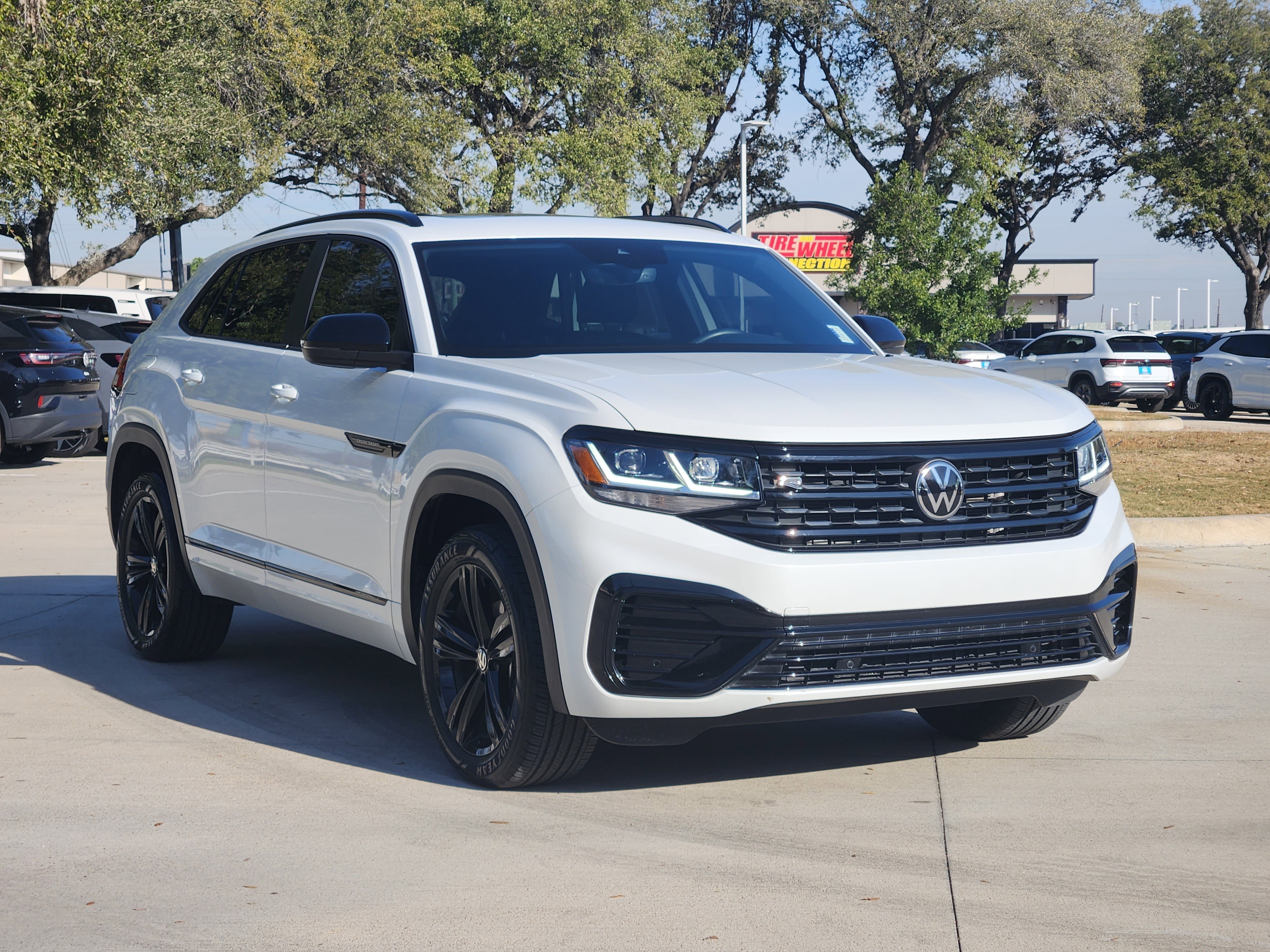 2023 Volkswagen Atlas Cross Sport 2.0T SEL R-Line Black