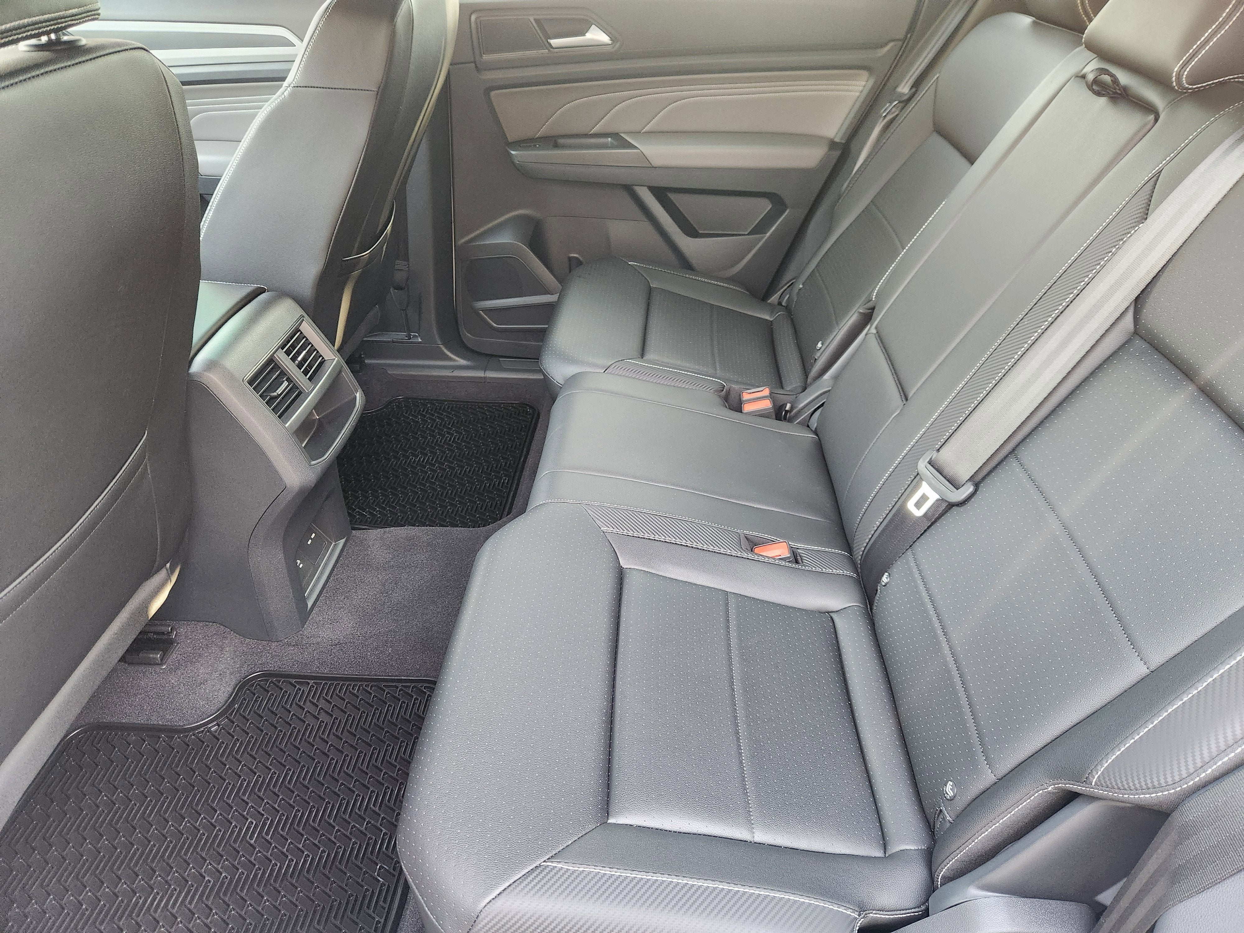 2023 Volkswagen Atlas Cross Sport 2.0T SEL R-Line Black