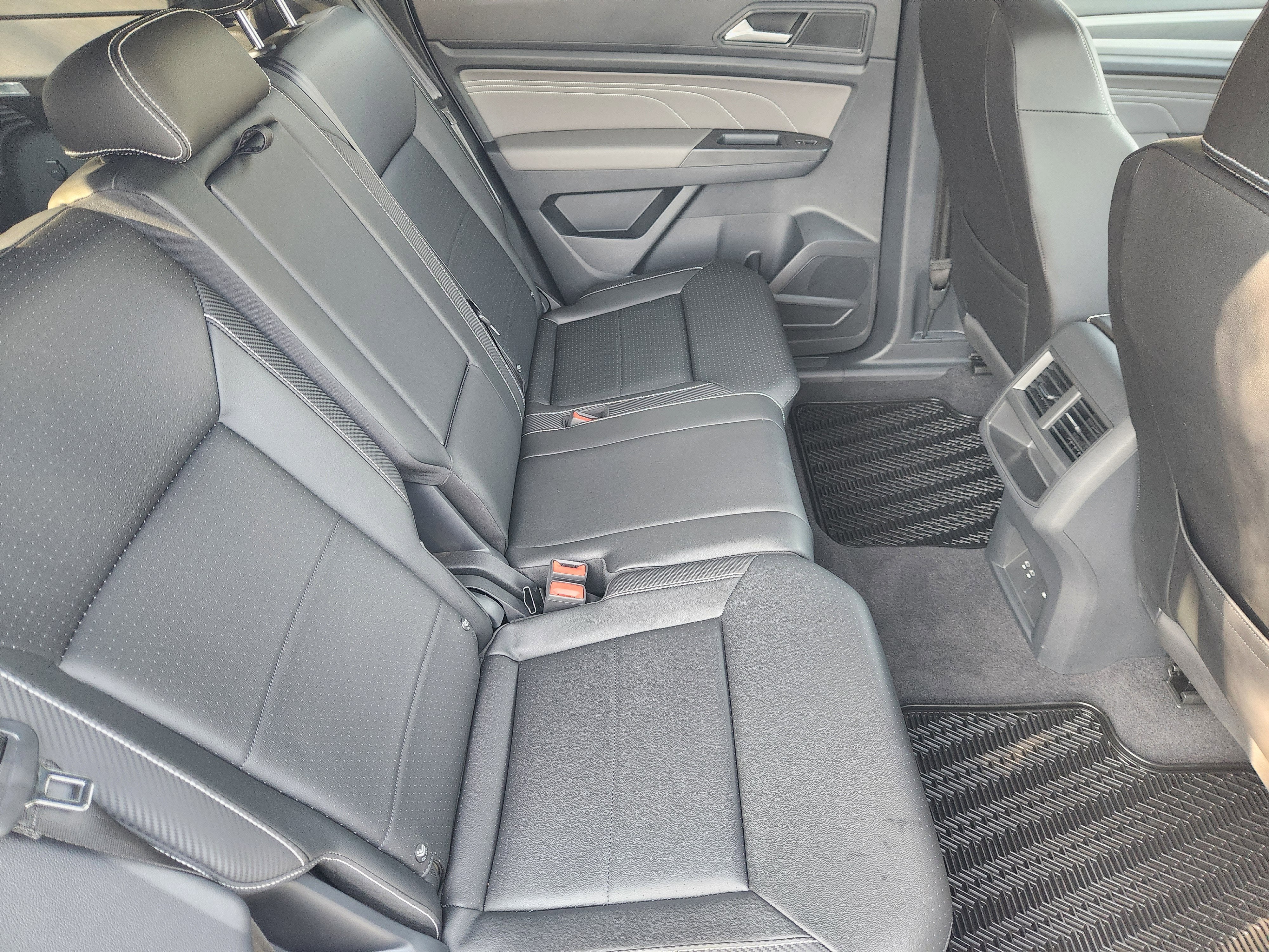 2023 Volkswagen Atlas Cross Sport 2.0T SEL R-Line Black