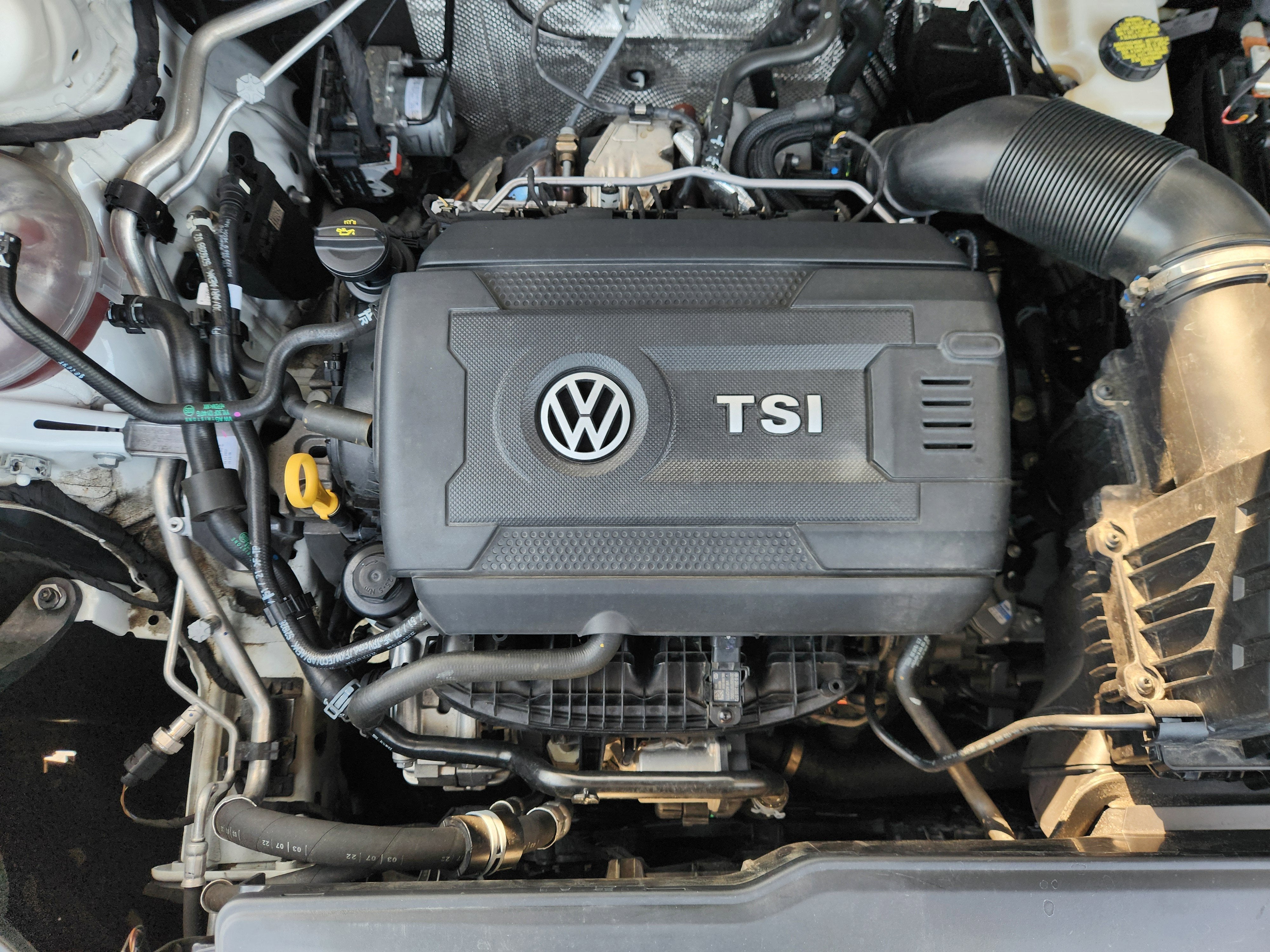 2023 Volkswagen Atlas Cross Sport 2.0T SEL R-Line Black